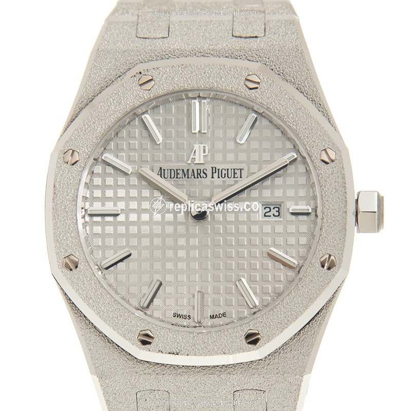 Audemars Piguet 67653BC.GG.1263BC.01 ROYAL OAK Quartz 18kt White Gold