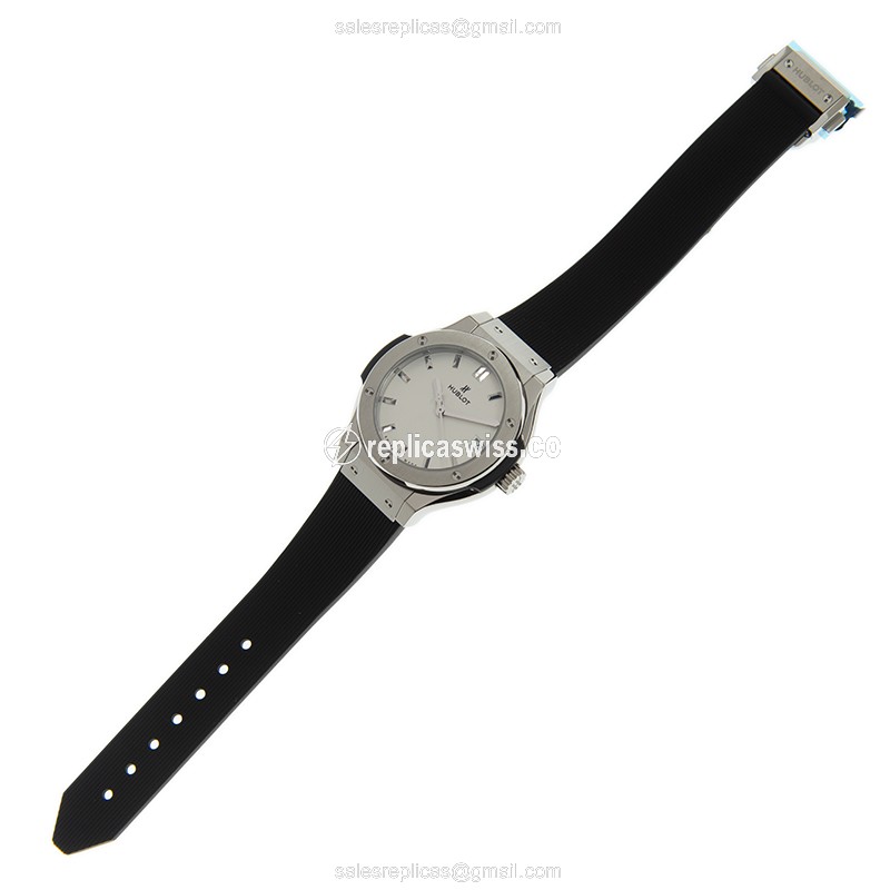 Hublot 581.NX.2611.RX CLASSIC FUSION Quartz Titanium