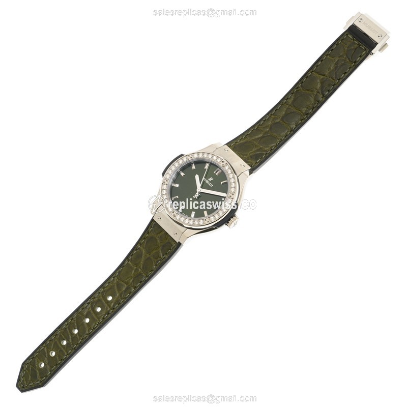 Hublot 581.NX.8970.LR.1104 CLASSIC FUSION Quartz Titanium & Diamond