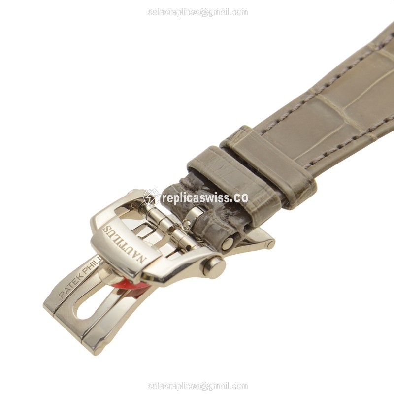 Patek Philippe 7010G-012 NAUTILUS Quartz 18kt White Gold & Diamond