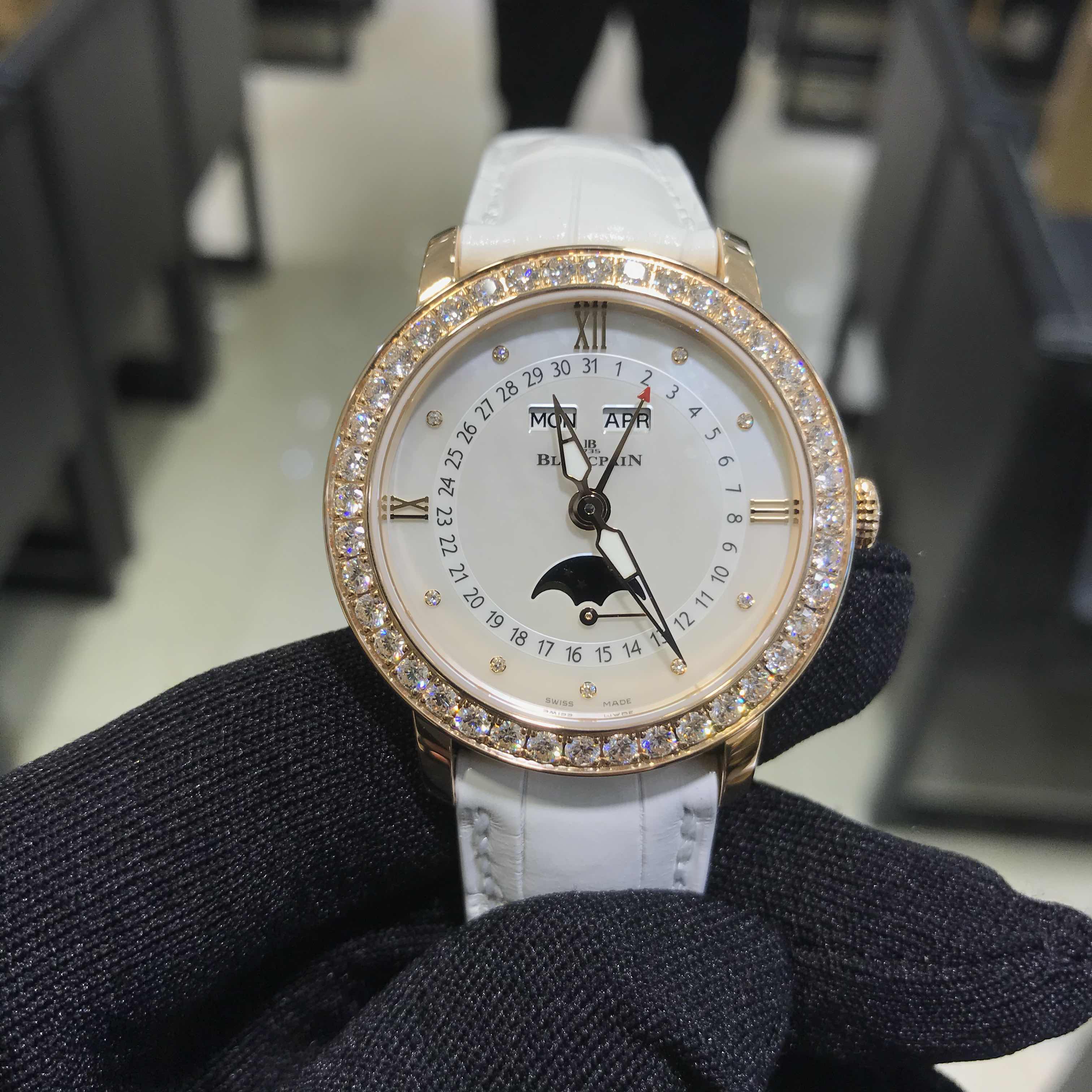 Blancpain 3663-2954-55B WOMEN Automatic 18kt Rose Gold & Diamonds
