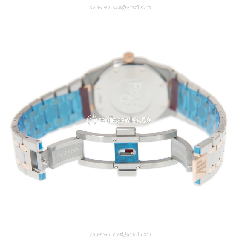 Audemars Piguet 67650SR.OO.1261SR.01 ROYAL OAK Quartz 18kt Rose Gold & Steel