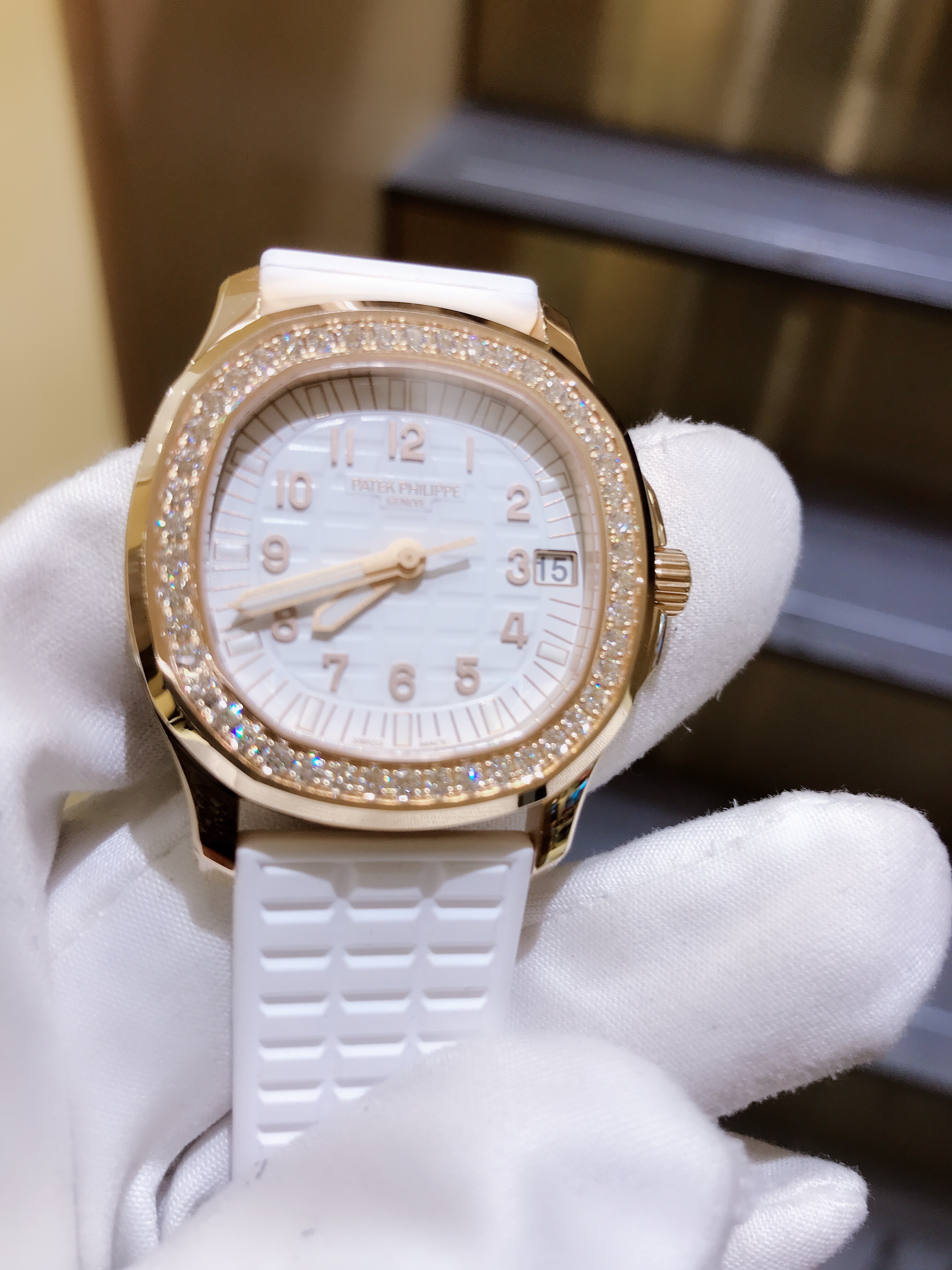 Patek Philippe 5068R-010 AQUANAUT Automatic 18kt Rose Gold & Diamonds