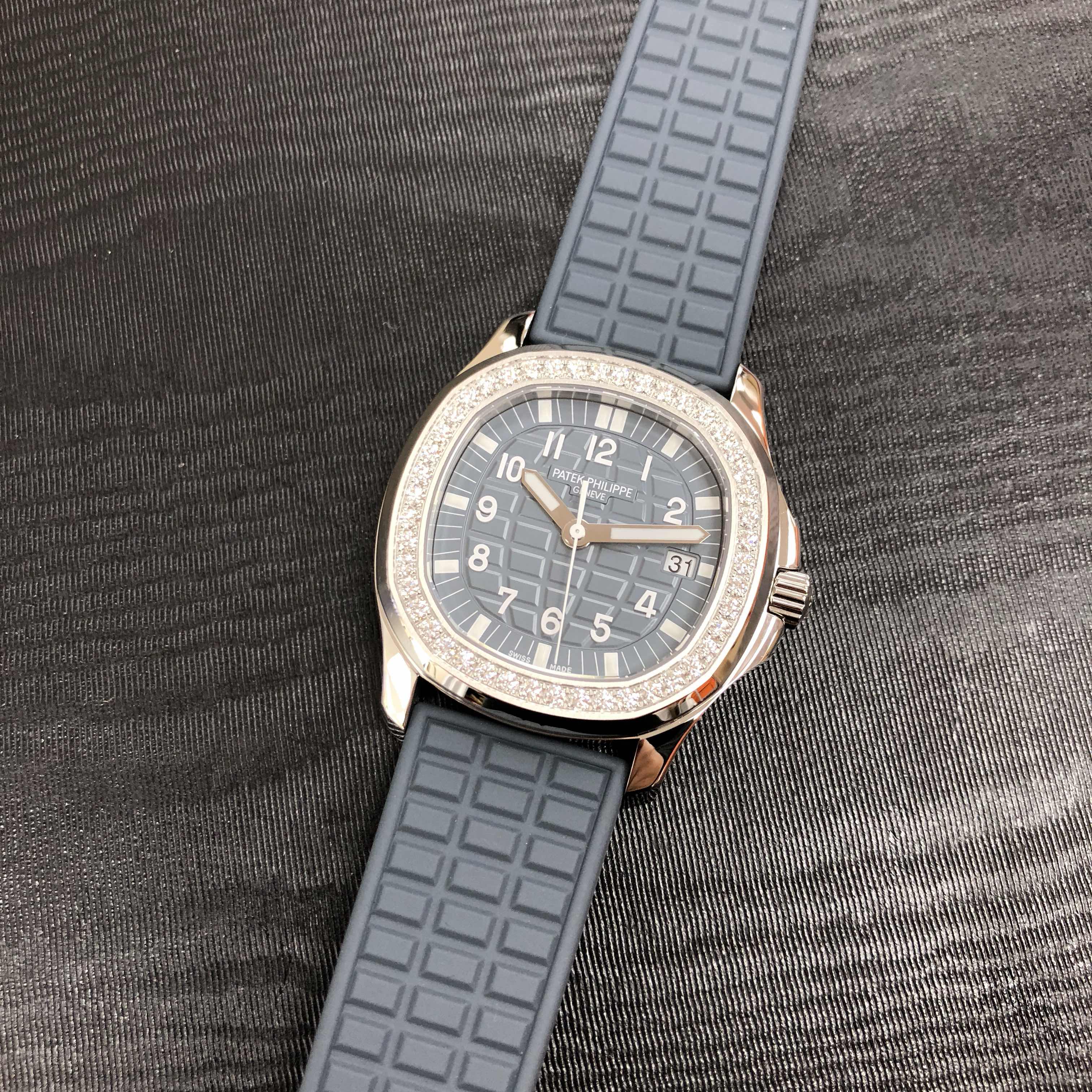 Patek Philippe 5067A-025 AQUANAUT Quartz Stainless Steel & Diamonds