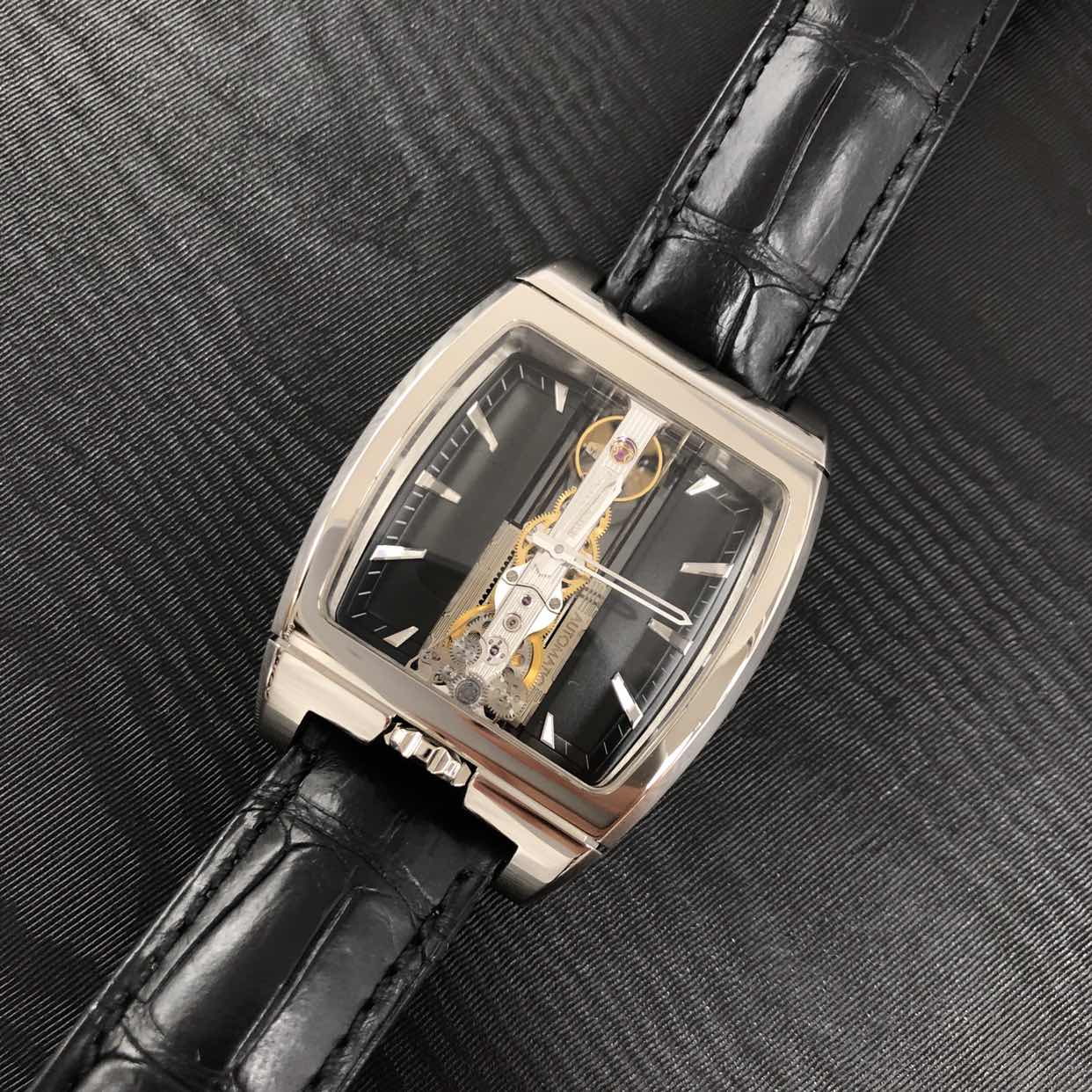 Corum 113.770.56-0001 GD02 BRIDGE Manual Wind 18kt Yellow Gold