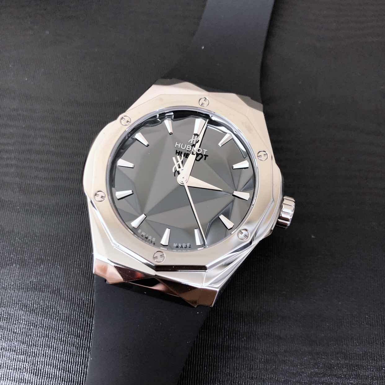 Hublot 550.NS.1800.RX.ORL19 CLASSIC FUSION Automatic Titanium