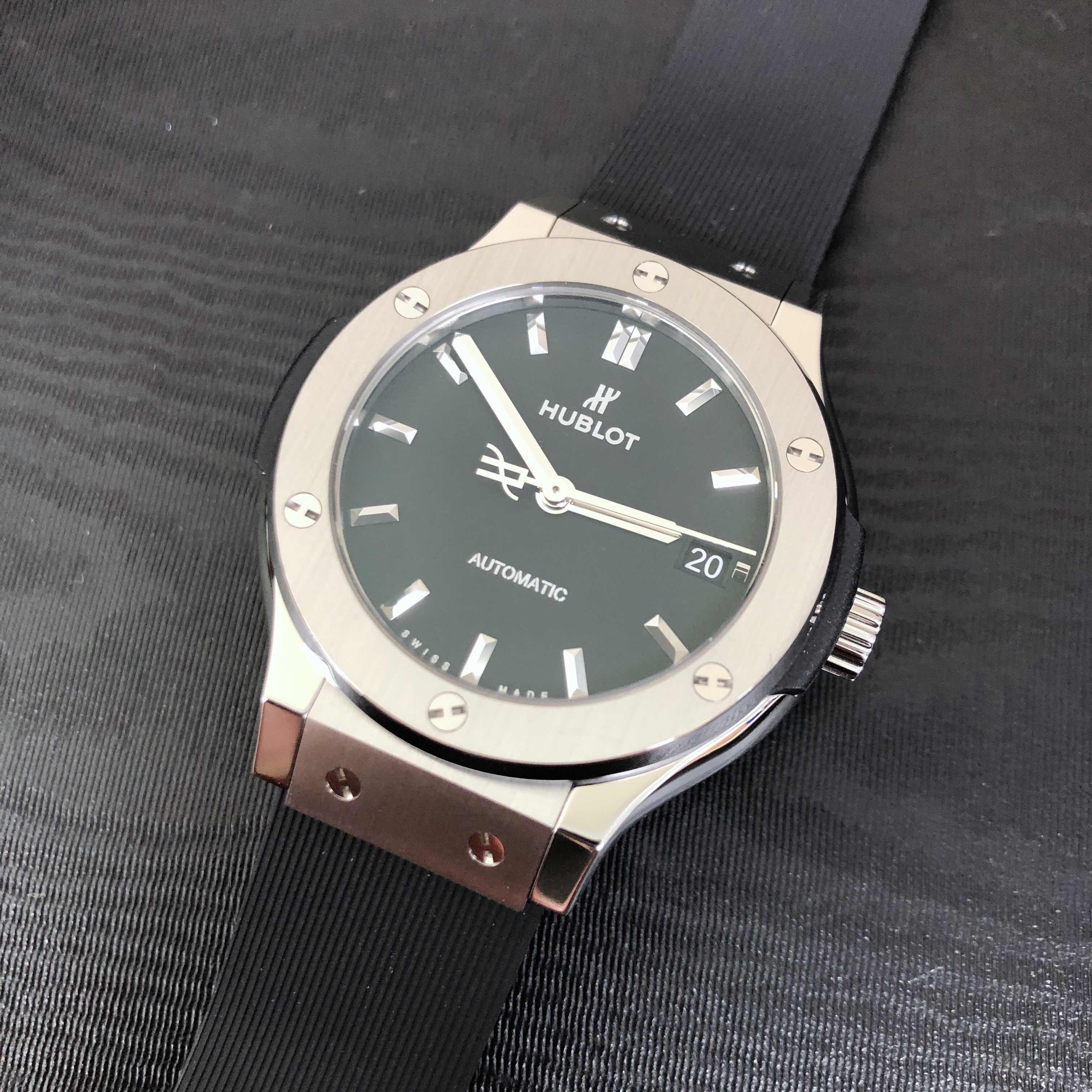 Hublot 565.NX.1171.RX CLASSIC FUSION Automatic Titanium