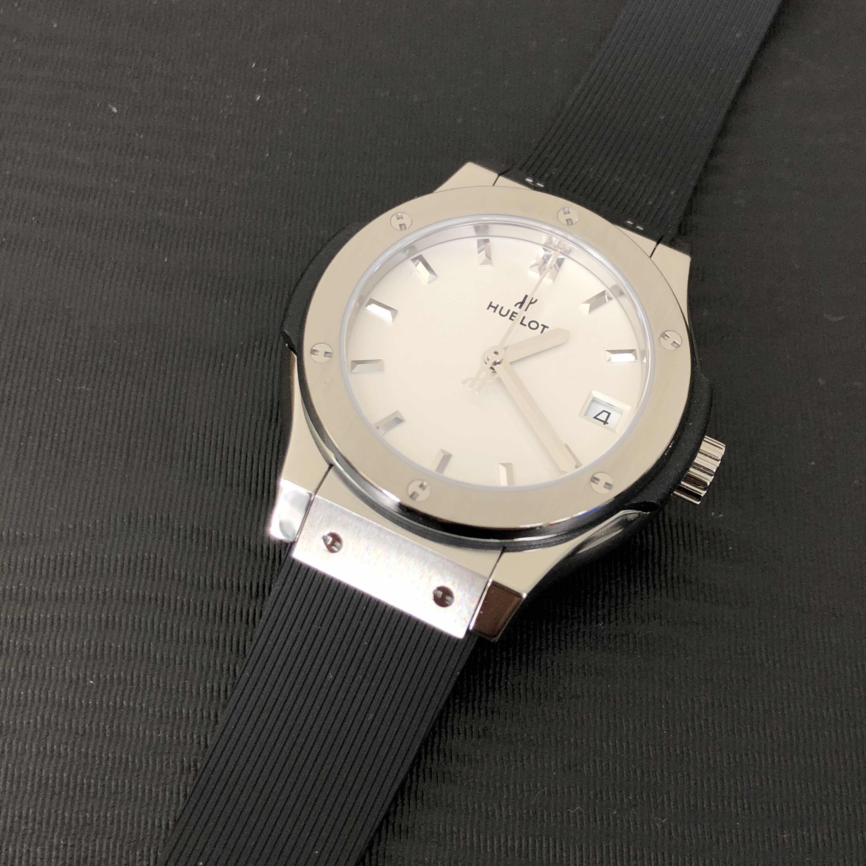 Hublot 581.NX.2611.RX CLASSIC FUSION Quartz Titanium