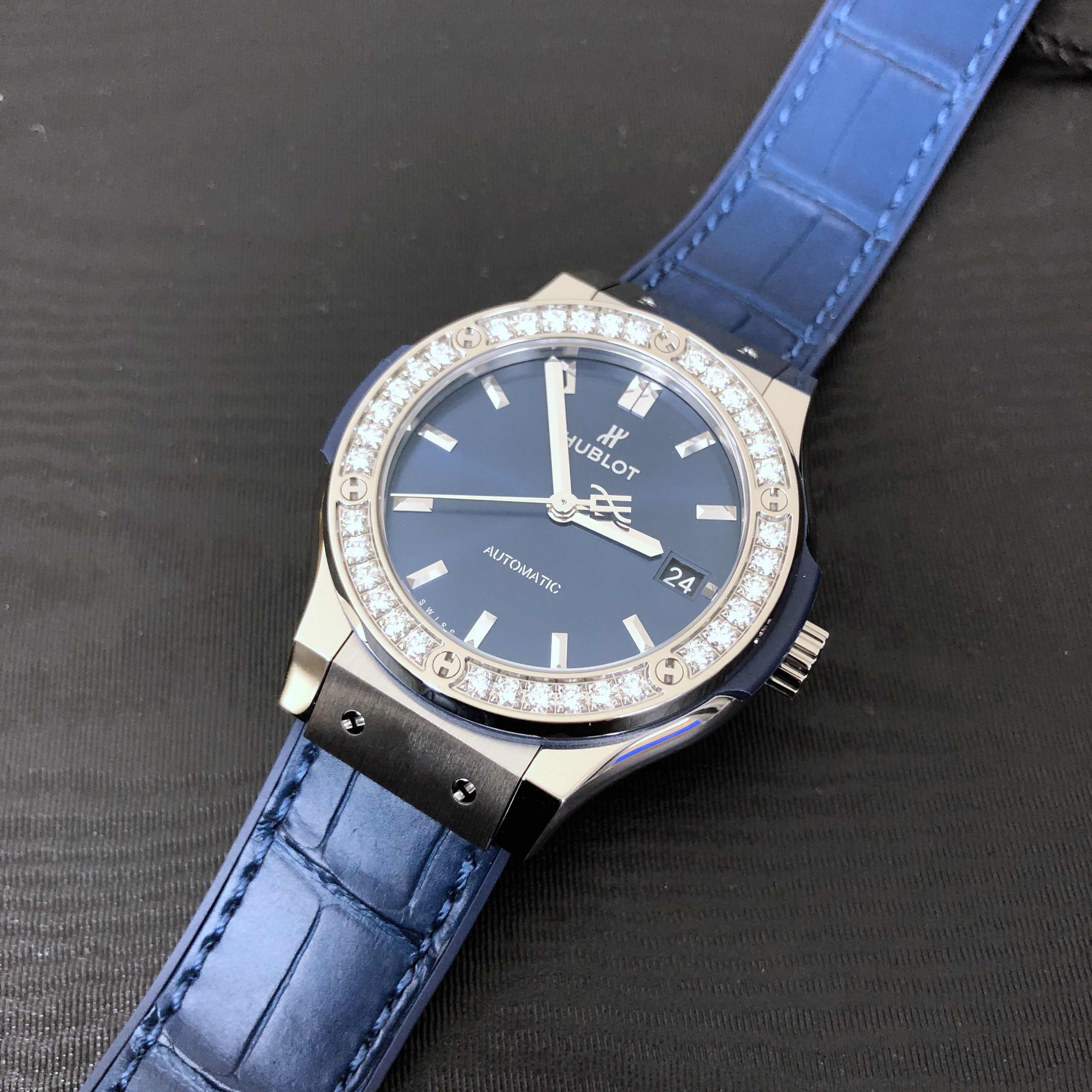 Hublot 565.NX.7170.LR.1204 CLASSIC FUSION Automatic Stainless Steel & Diamonds