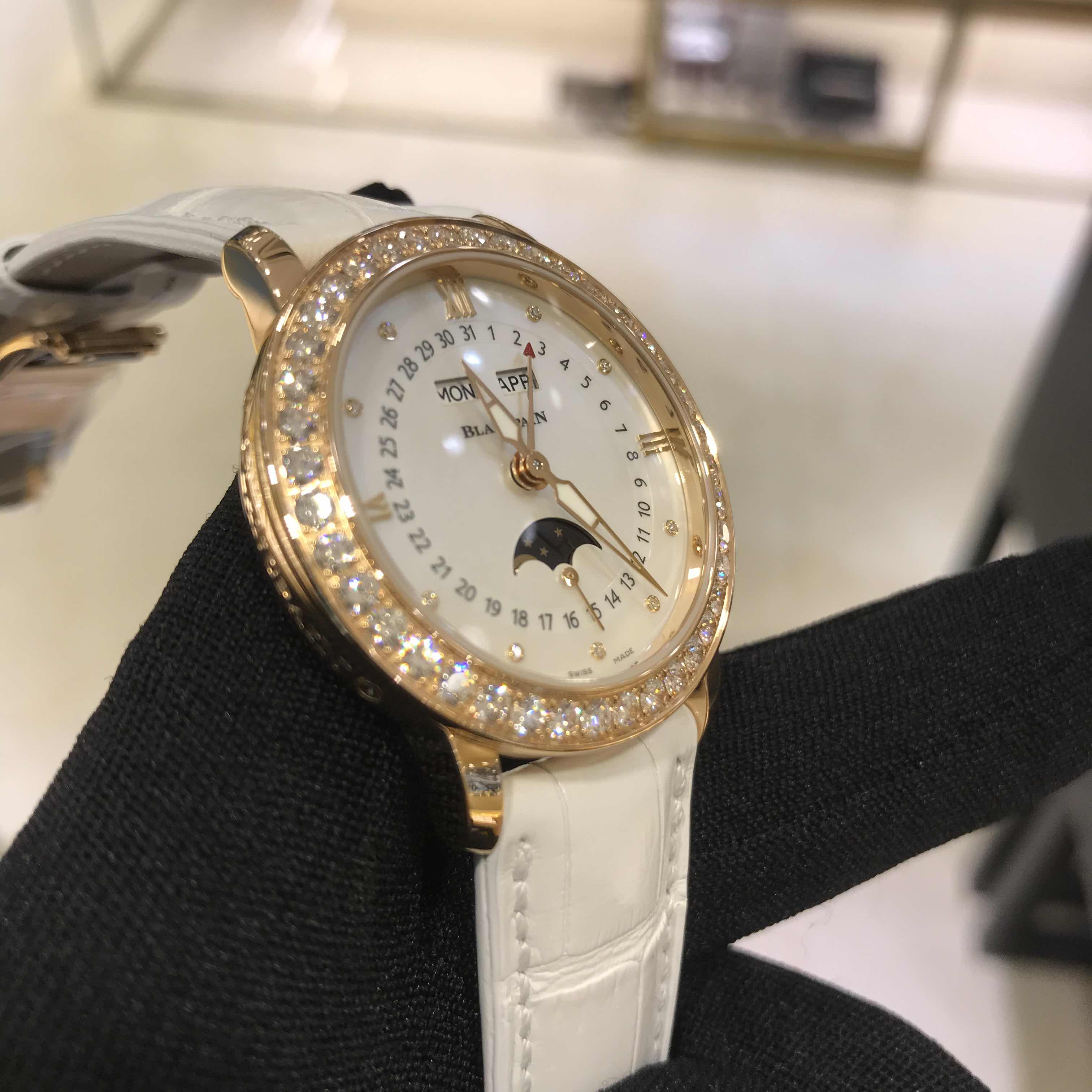 Blancpain 3663-2954-55B WOMEN Automatic 18kt Rose Gold & Diamonds