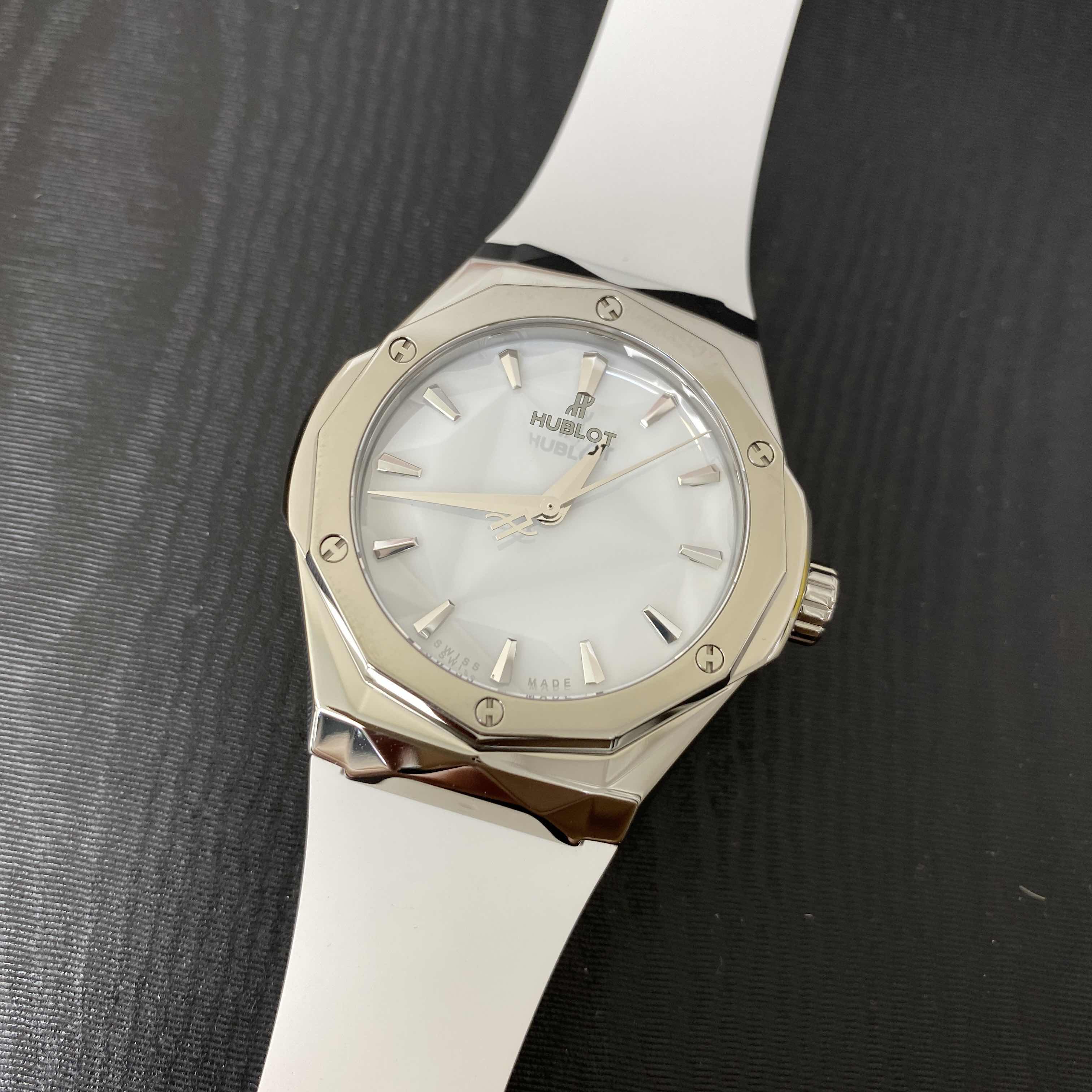 Hublot 550.NS.2200.RW.ORL20 CLASSIC FUSION Automatic Titanium