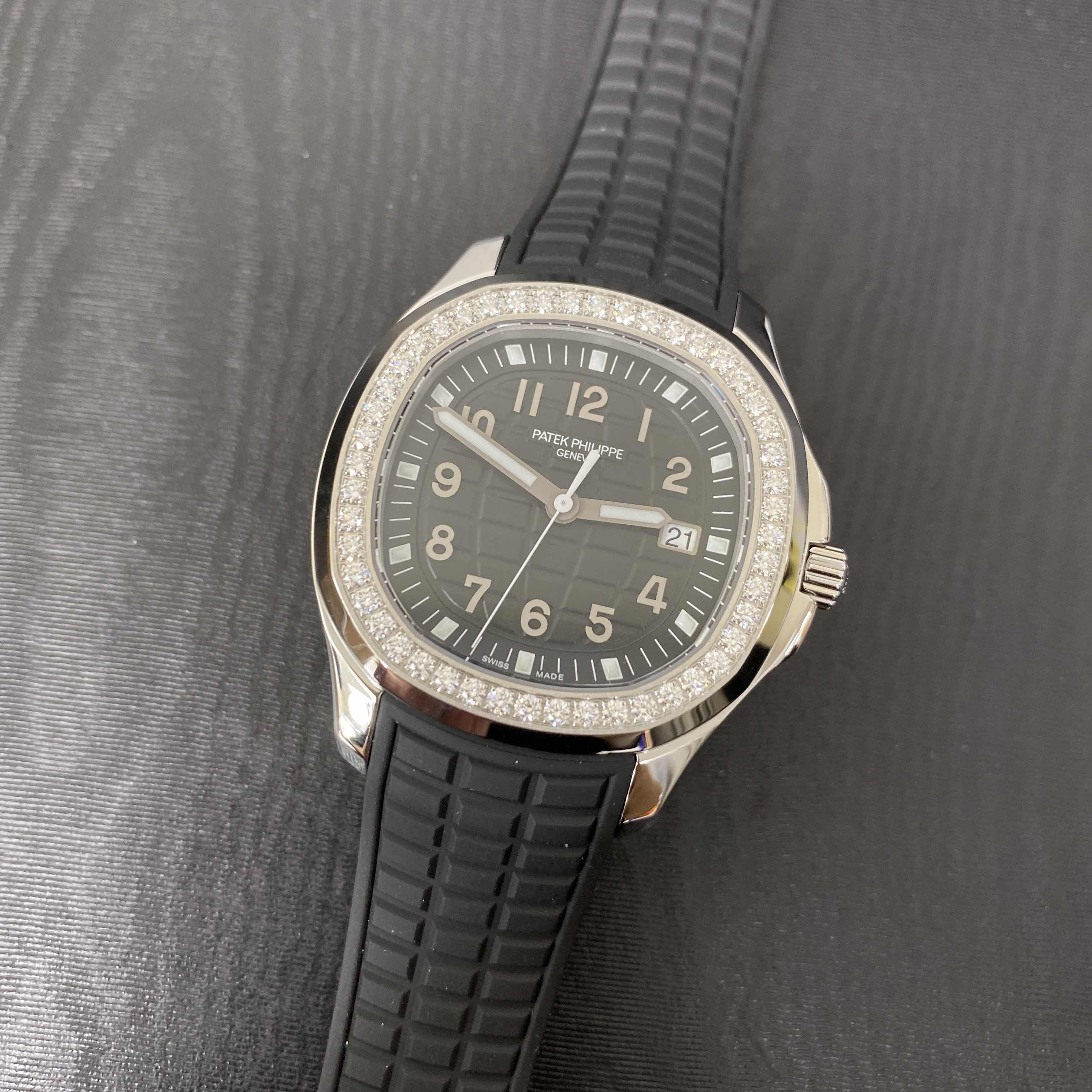 Patek Philippe 5267/200A-001 AQUANAUT Quartz Stainless Steel & Diamonds