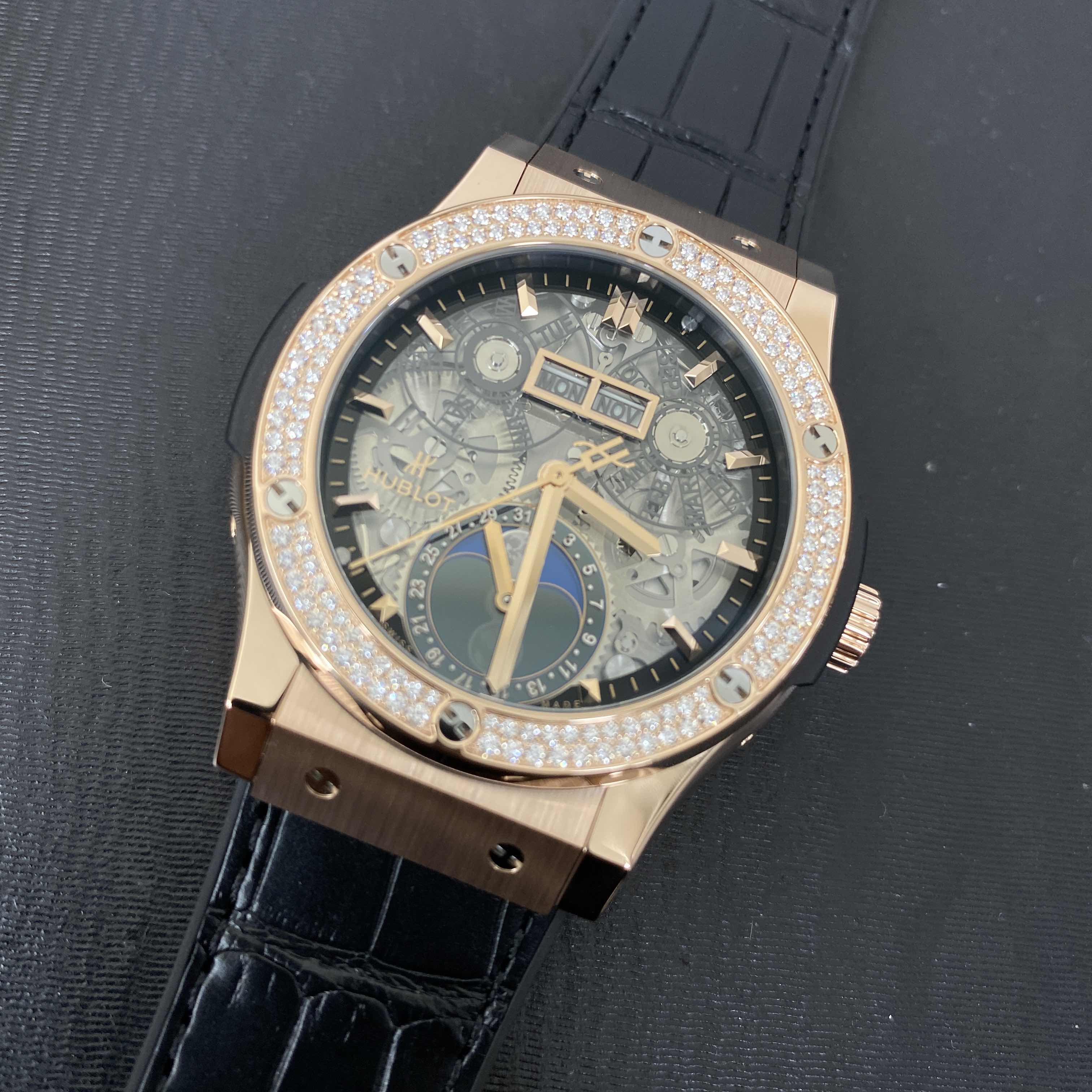 Hublot 547.OX.0180.LR.1104 CLASSIC FUSION Automatic 18kt Rose Gold & Diamonds