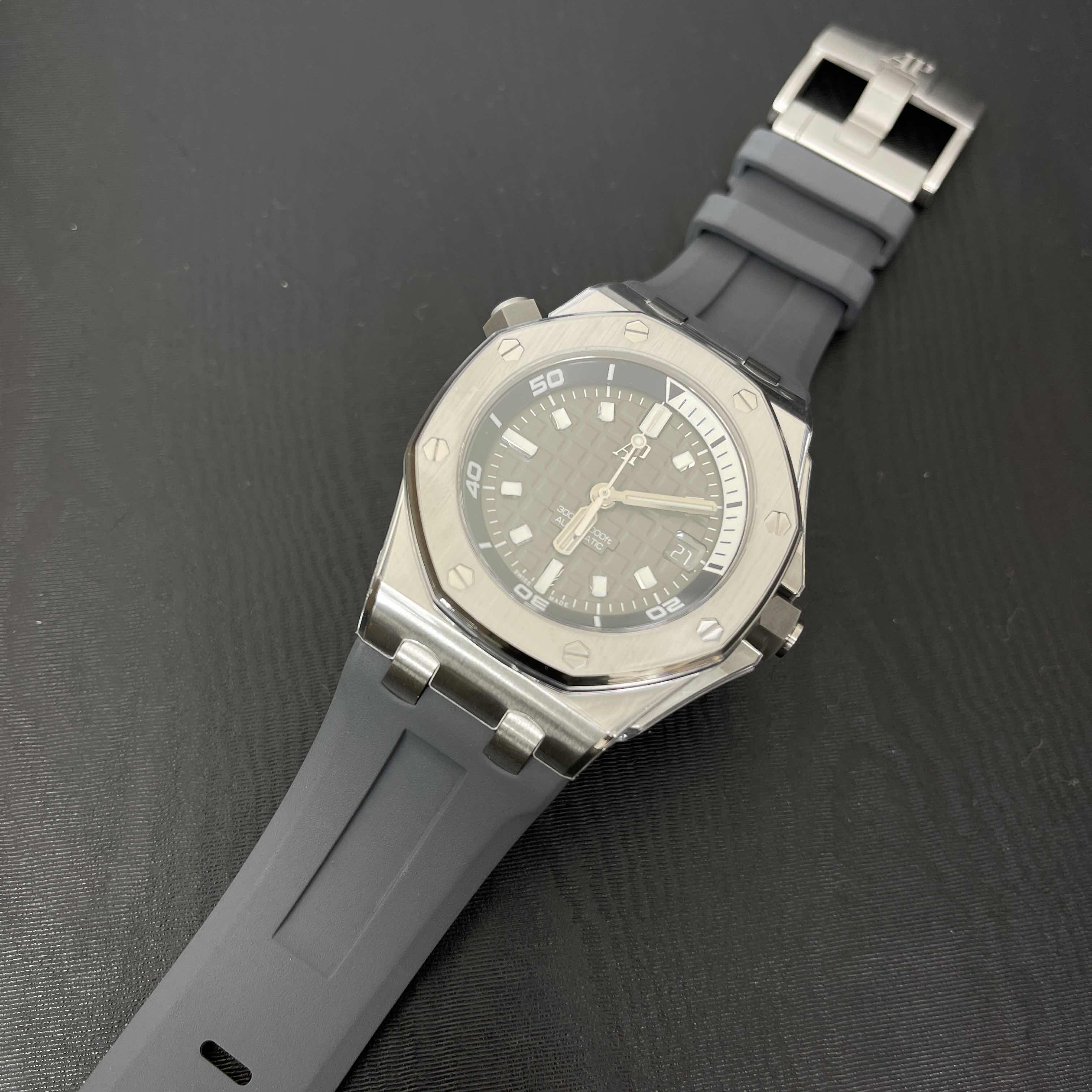 Audemars Piguet 15720ST.OO.A009CA.01 ROYAL OAK OFFSHORE Automatic Stainless Steel