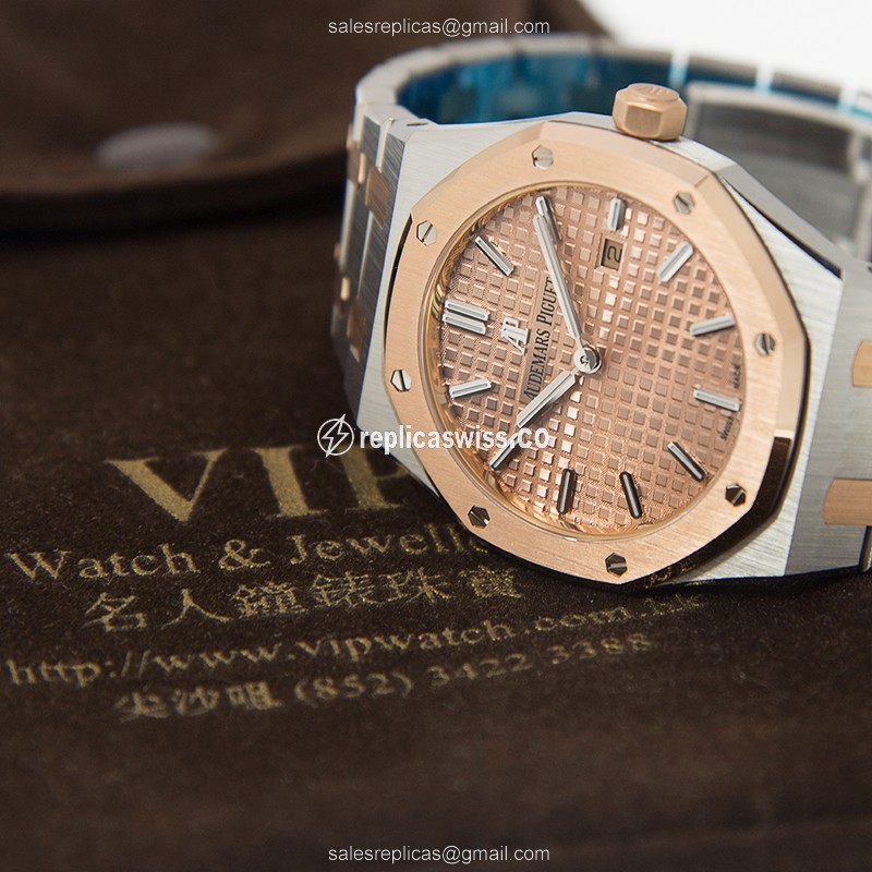 Audemars Piguet 67650SR.OO.1261SR.01 ROYAL OAK Quartz 18kt Rose Gold & Steel