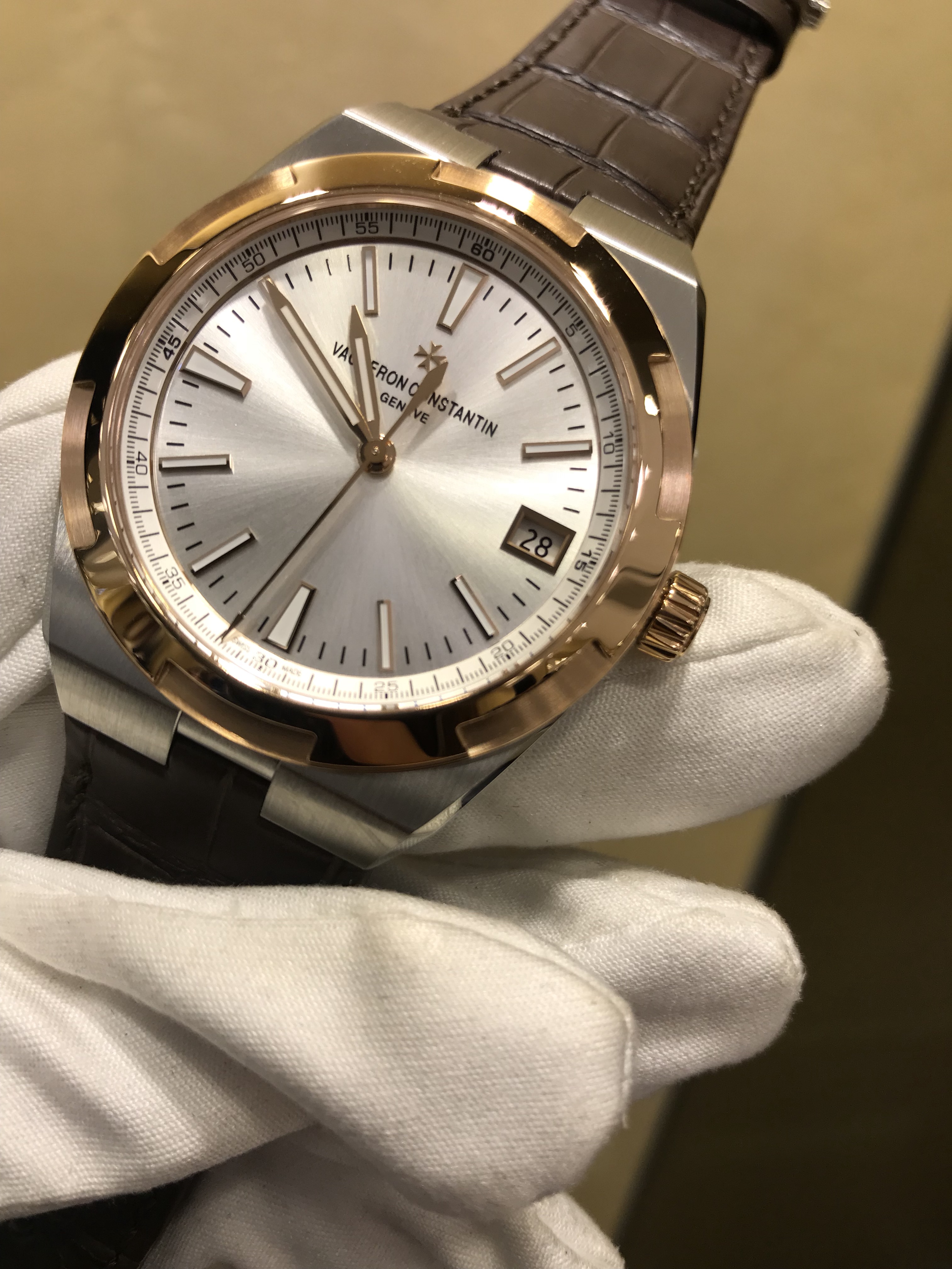 Vacheron Constantin 4500V/000M-B127 OVERSEAS Automatic 18kt Rose Gold & Steel