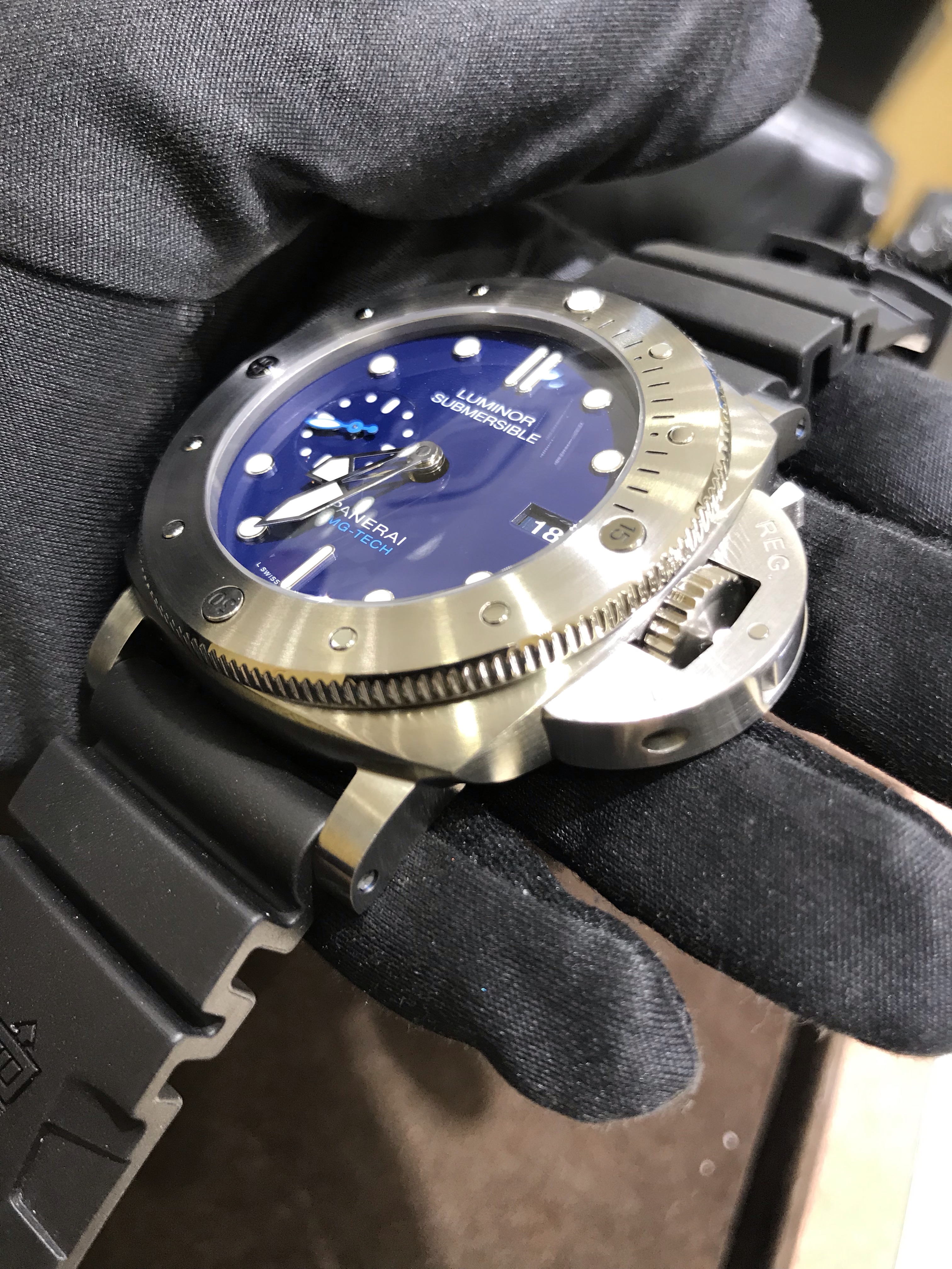 Panerai PAM00692 LUMINOR Automatic Stainless Steel & Titanium