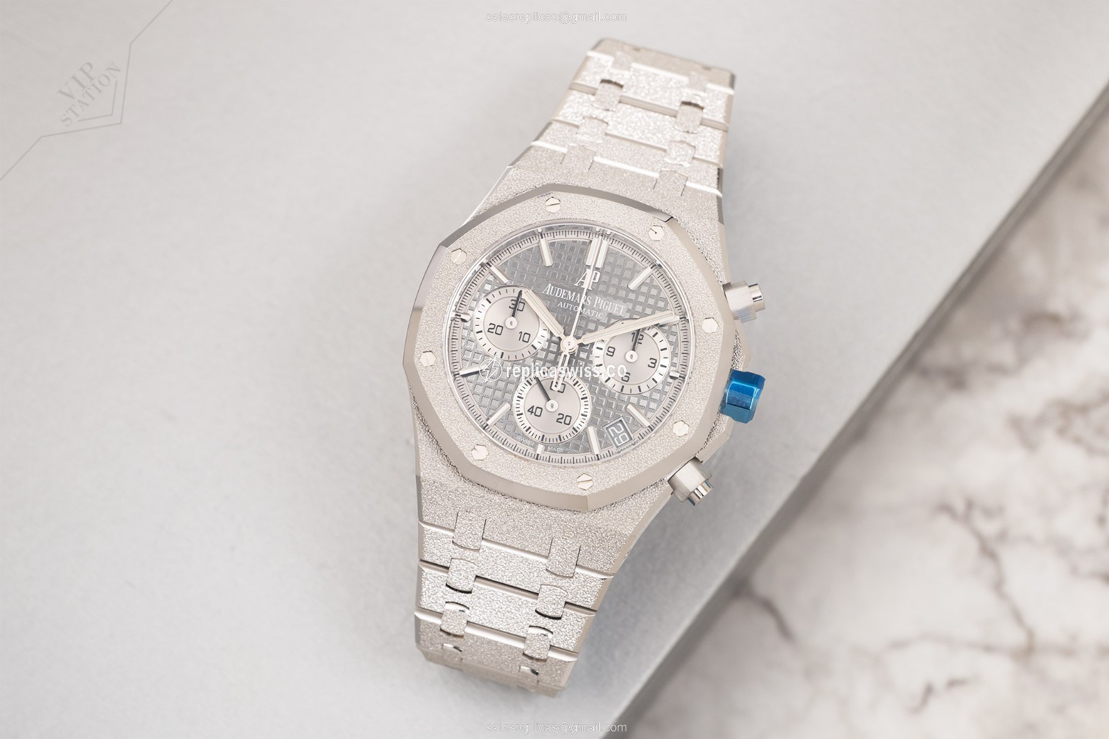 Audemars Piguet 26239BC.GG.1224BC.01 ROYAL OAK Automatic 18kt White Gold