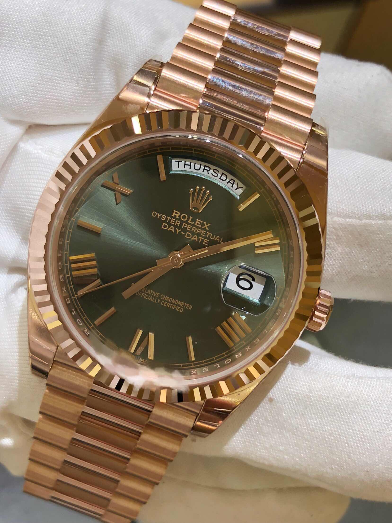 Rolex 228235-0025 DAY-DATE Automatic 18kt Rose Gold