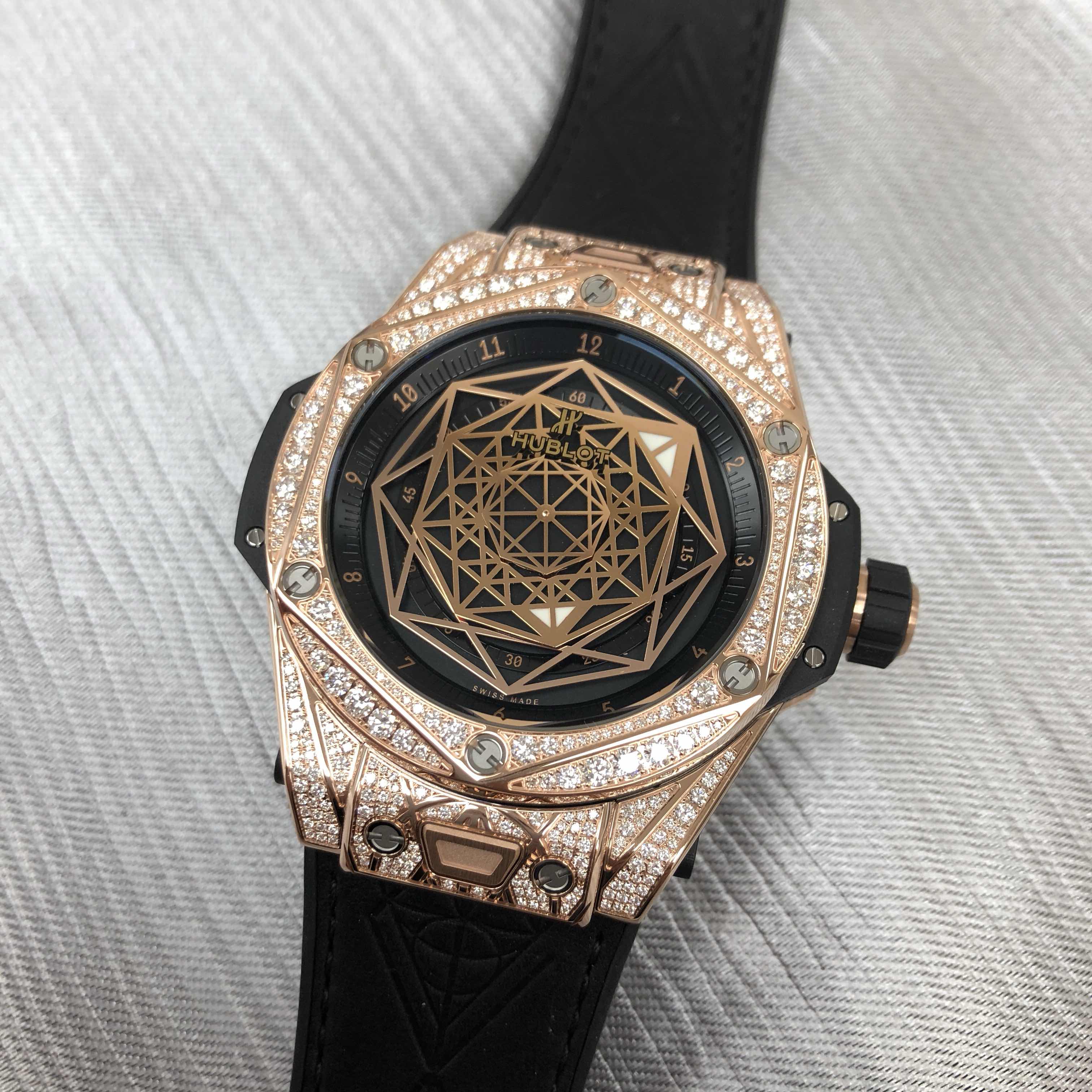 Hublot 415.OX.1118.VR.1704.MXM17 BIG BANG Automatic 18kt Rose Gold & Diamonds