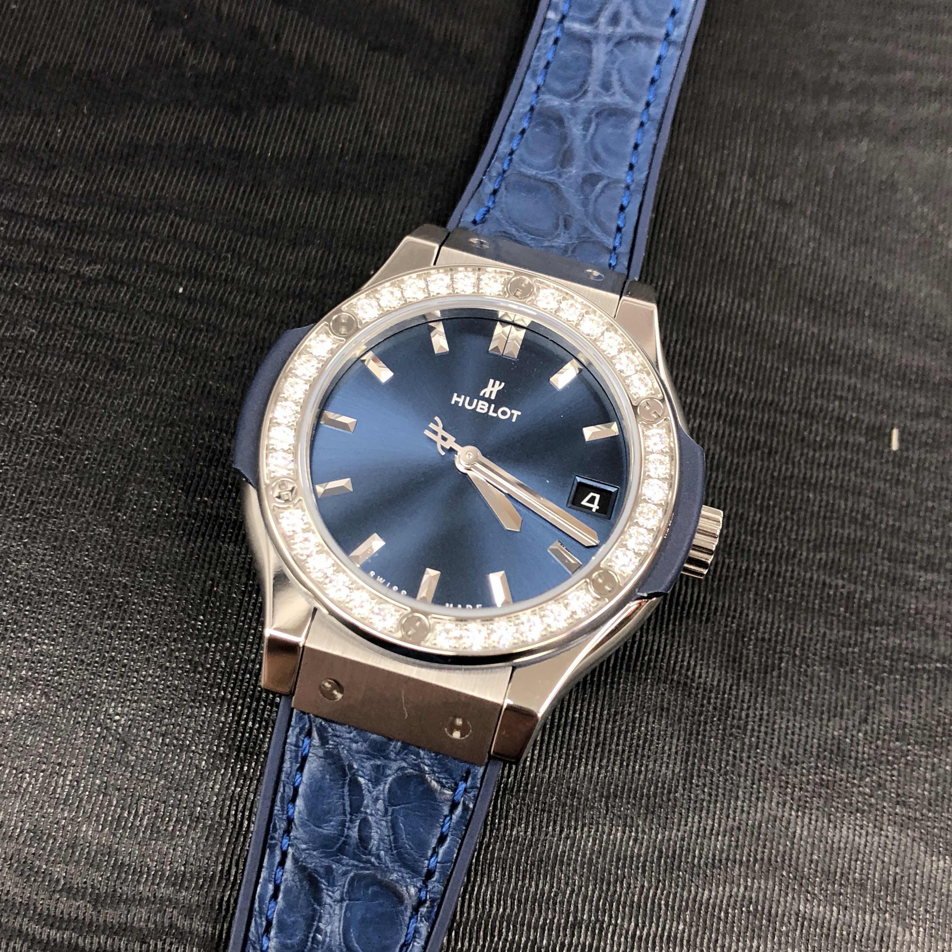 Hublot 581.NX.7170.LR.1204 CLASSIC FUSION Quartz Stainless Steel
