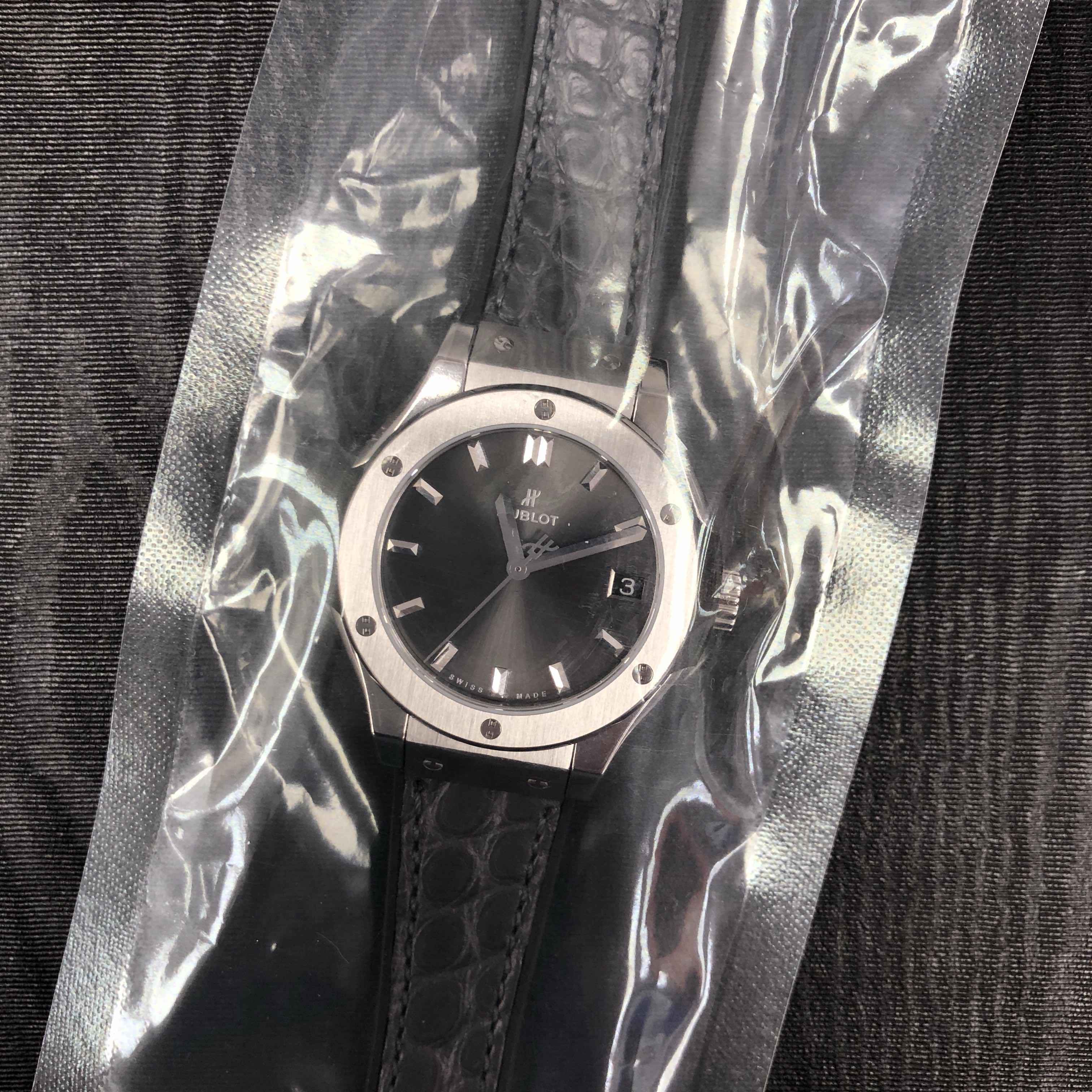 Hublot 581.NX.7071.LR CLASSIC FUSION Quartz Titanium