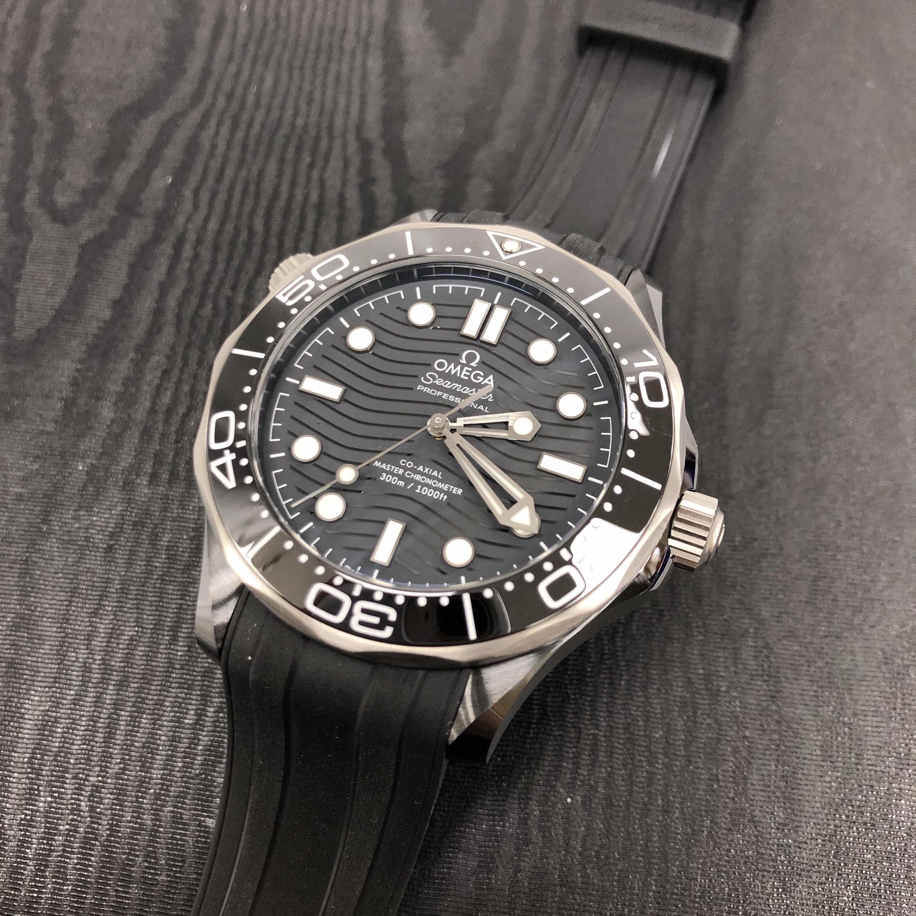 Omega 210.92.44.20.01.001 SEAMASTER Automatic Ceramic