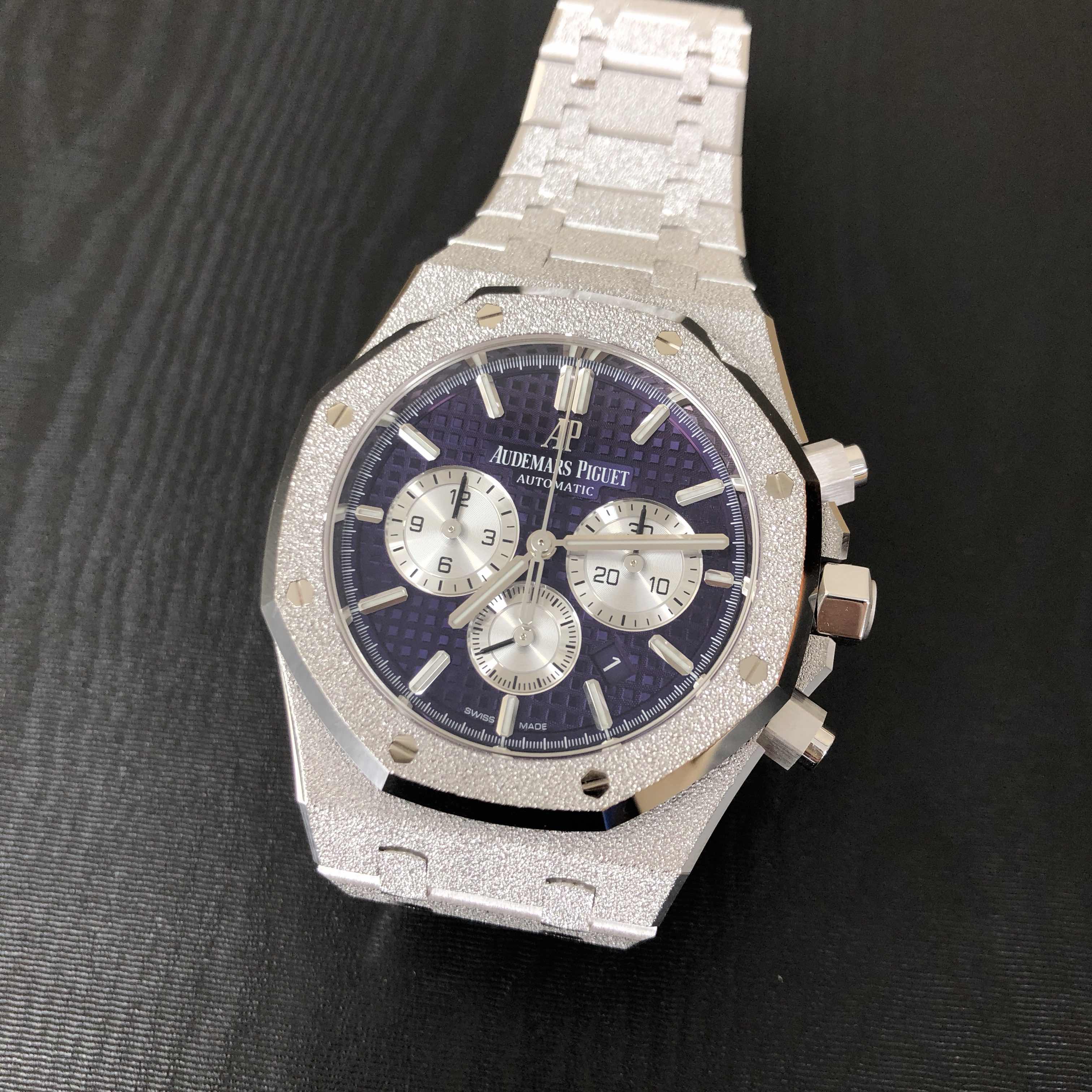 Audemars Piguet 26331BC.GG.1224BC.01 ROYAL OAK Automatic 18kt White Gold