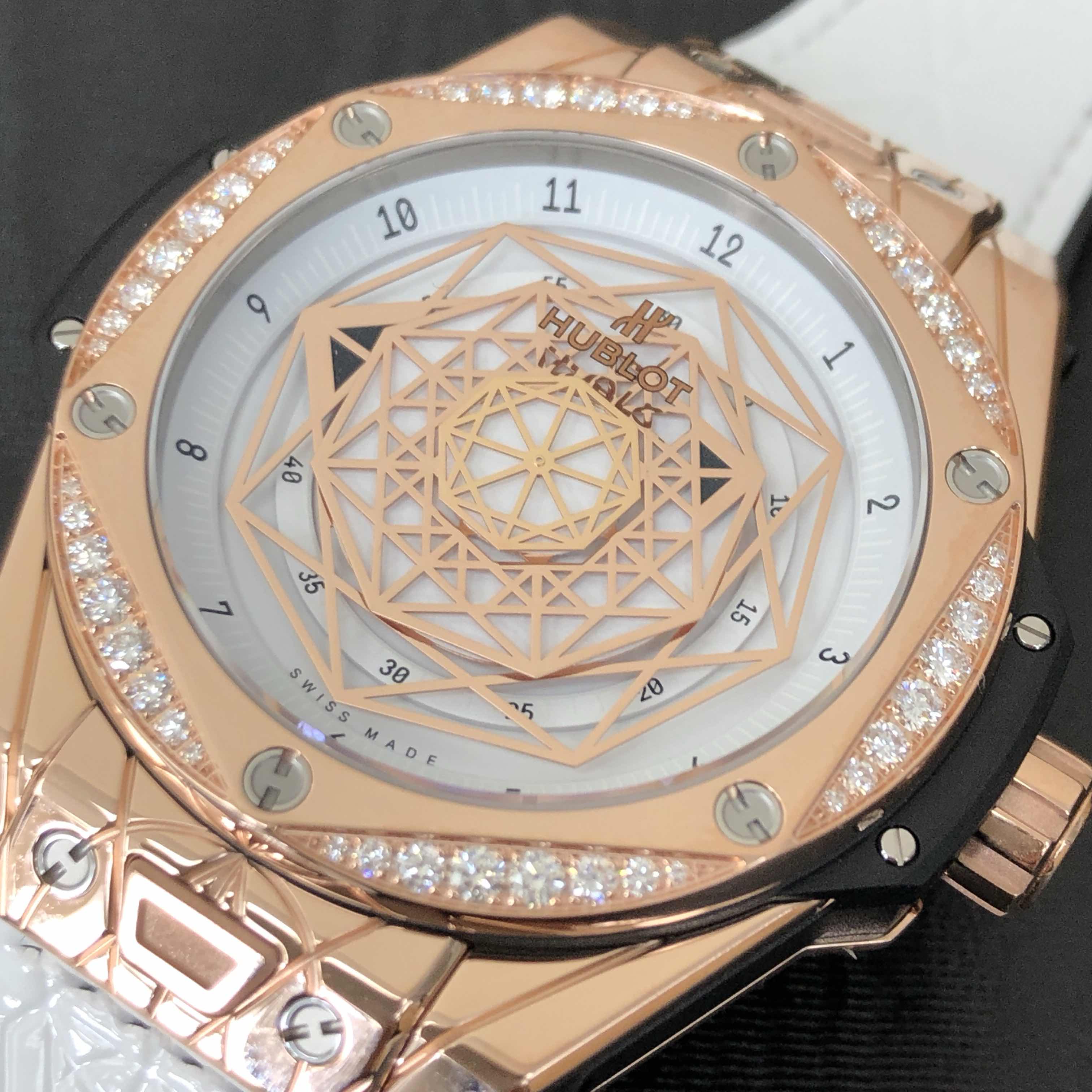 Hublot 465.OS.2028.VR.1204.MXM19 BIG BANG Automatic 18kt Rose Gold & Diamonds