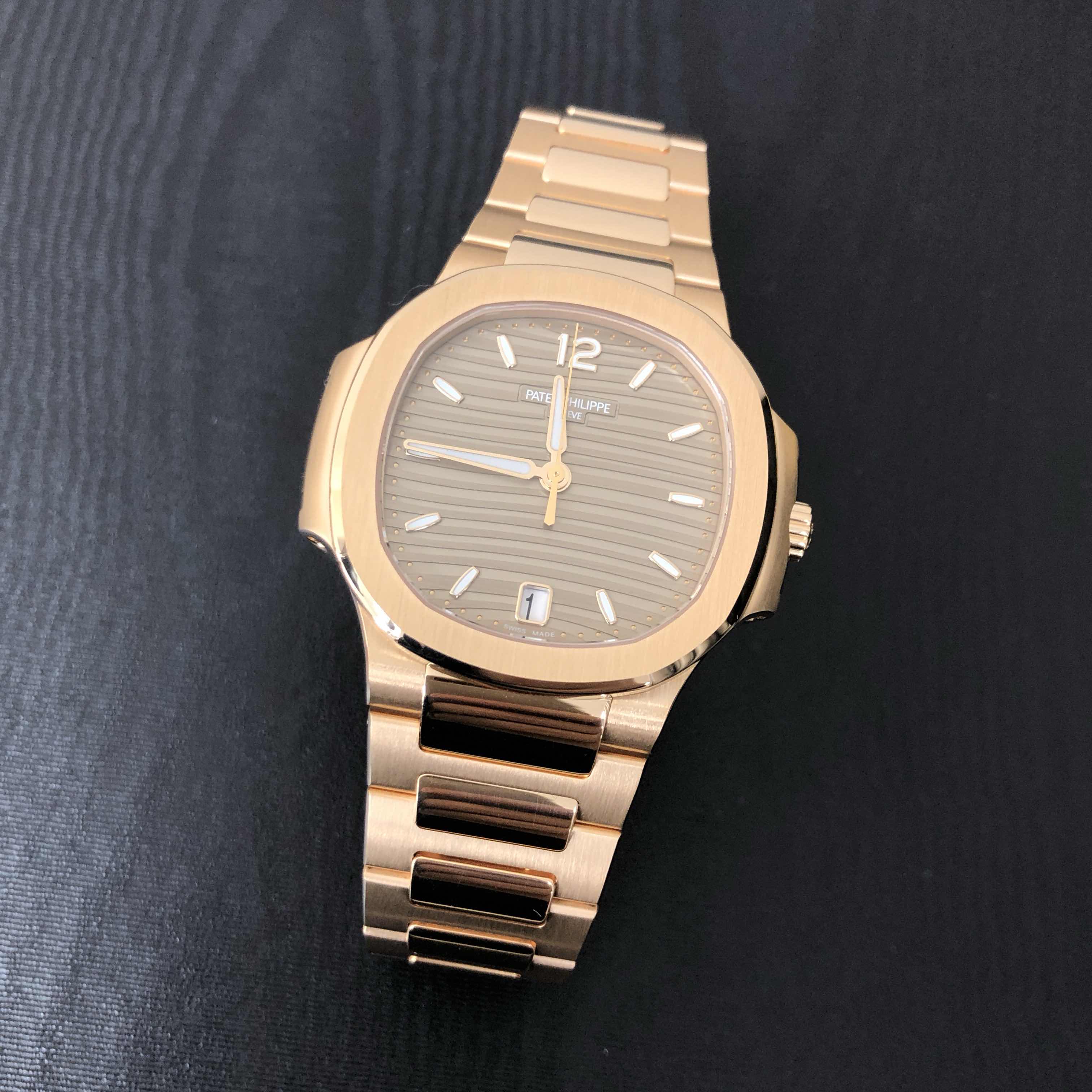 Patek Philippe 7118/1R-010 NAUTILUS Automatic 18kt Rose Gold