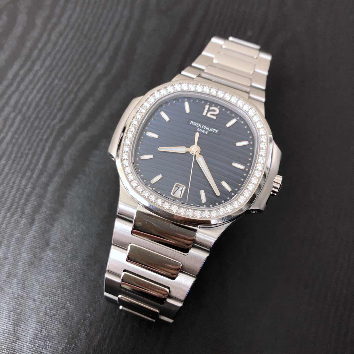 Patek Philippe 7118/1200A-001 NAUTILUS Automatic Stainless Steel & Diamonds