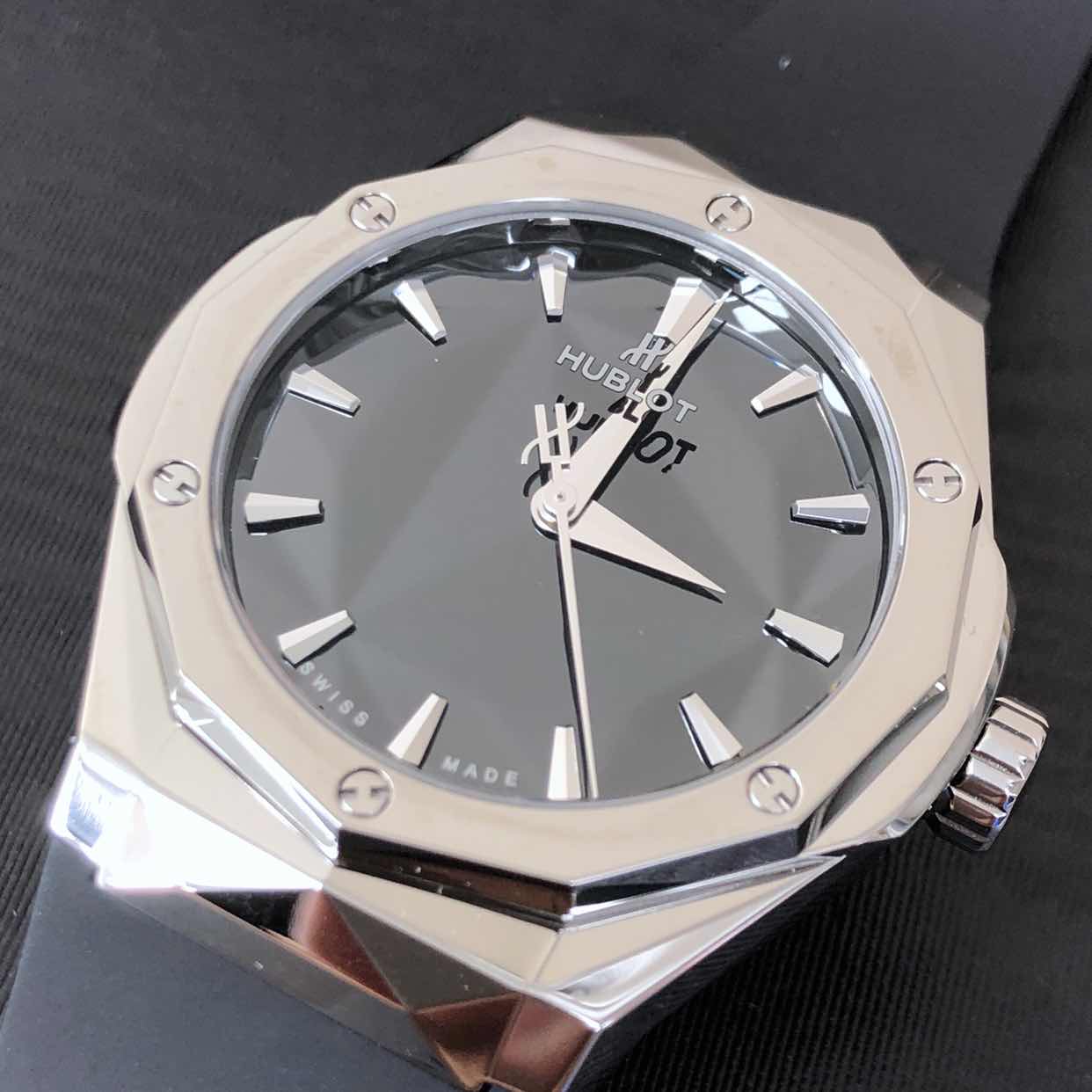 Hublot 550.NS.1800.RX.ORL19 CLASSIC FUSION Automatic Titanium