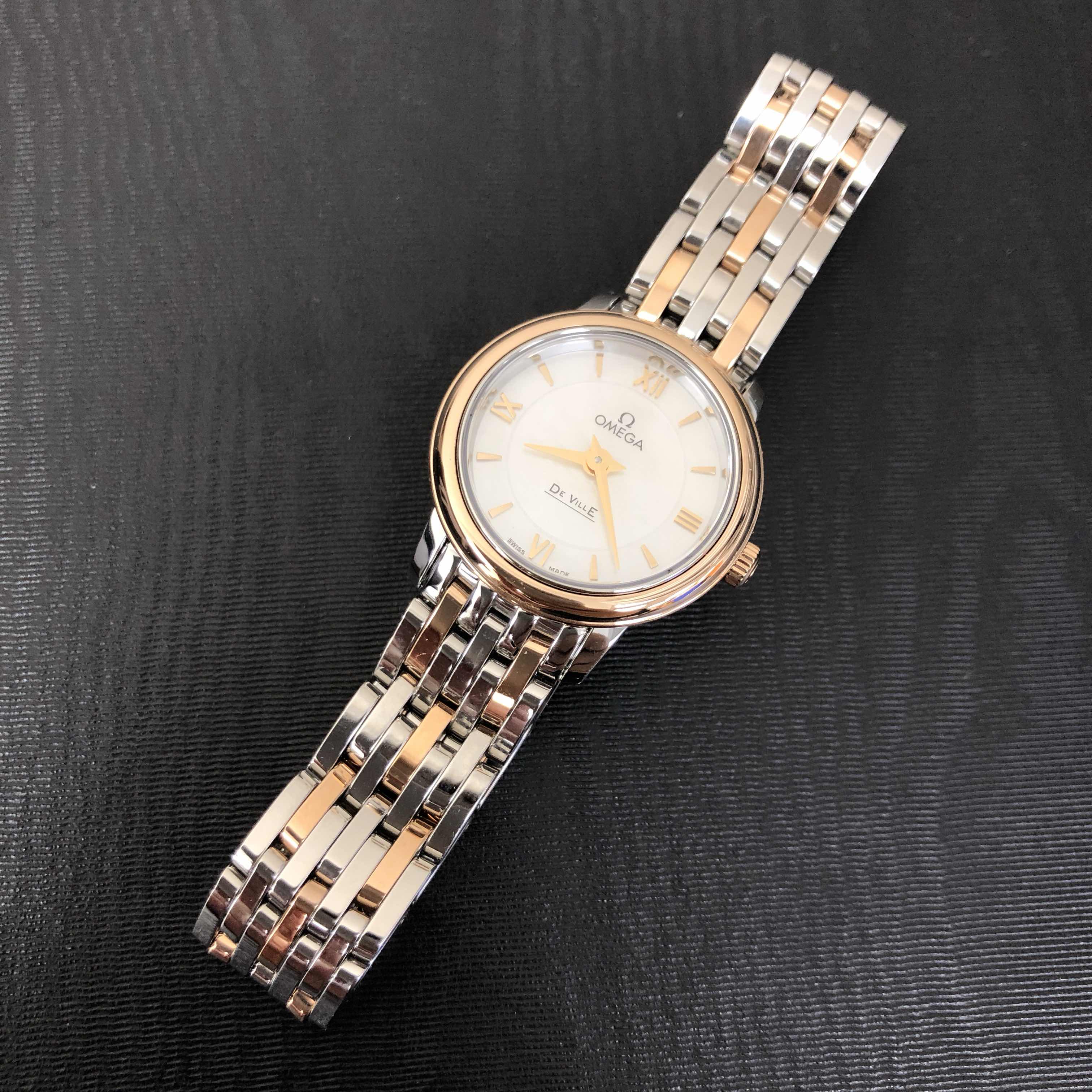 Omega 424.20.24.60.05.002 DE VILLE Quartz 18kt Rose Gold & Steel
