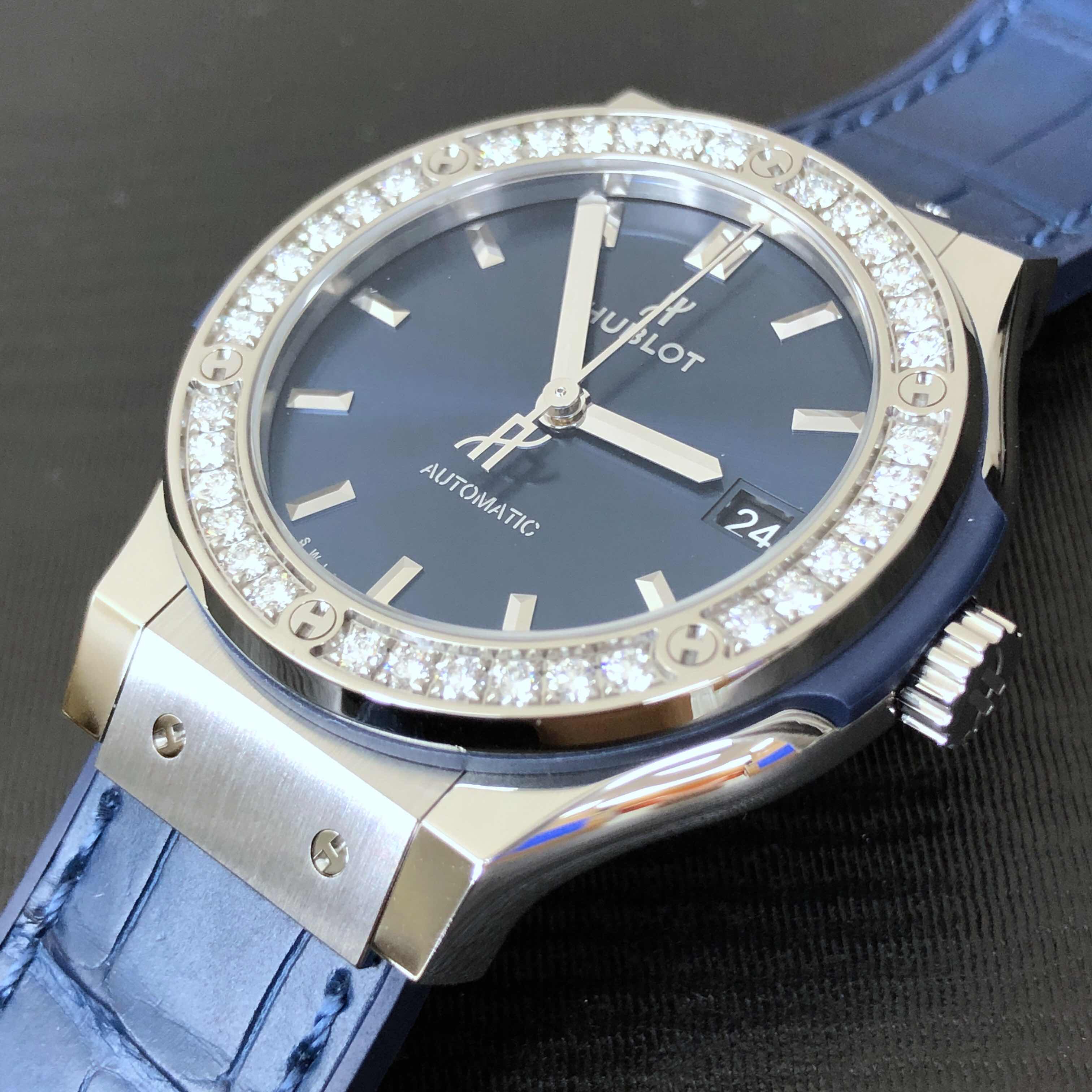 Hublot 565.NX.7170.LR.1204 CLASSIC FUSION Automatic Stainless Steel & Diamonds