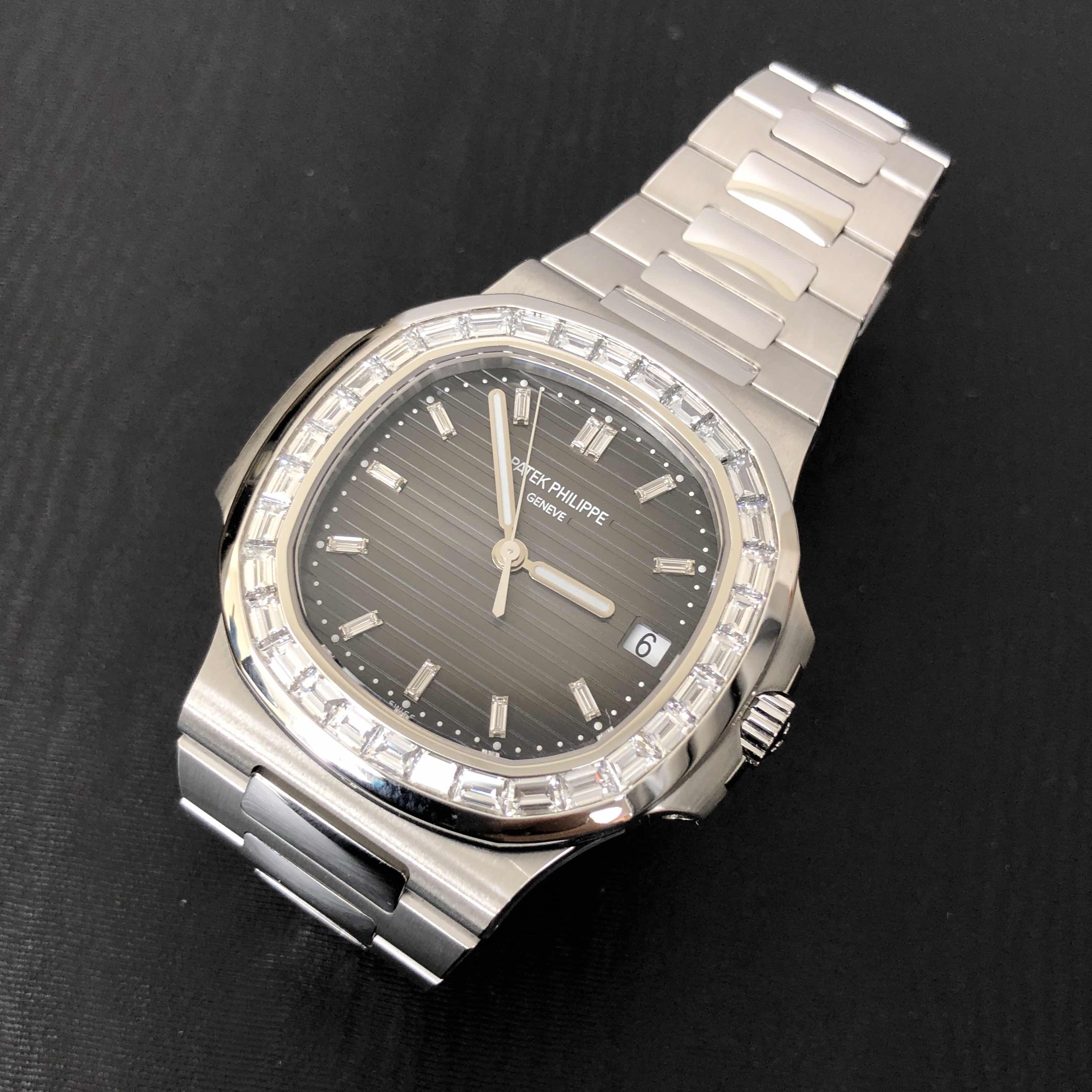 Patek Philippe 5711/110P-001 NAUTILUS Automatic 18kt White Gold & Diamond