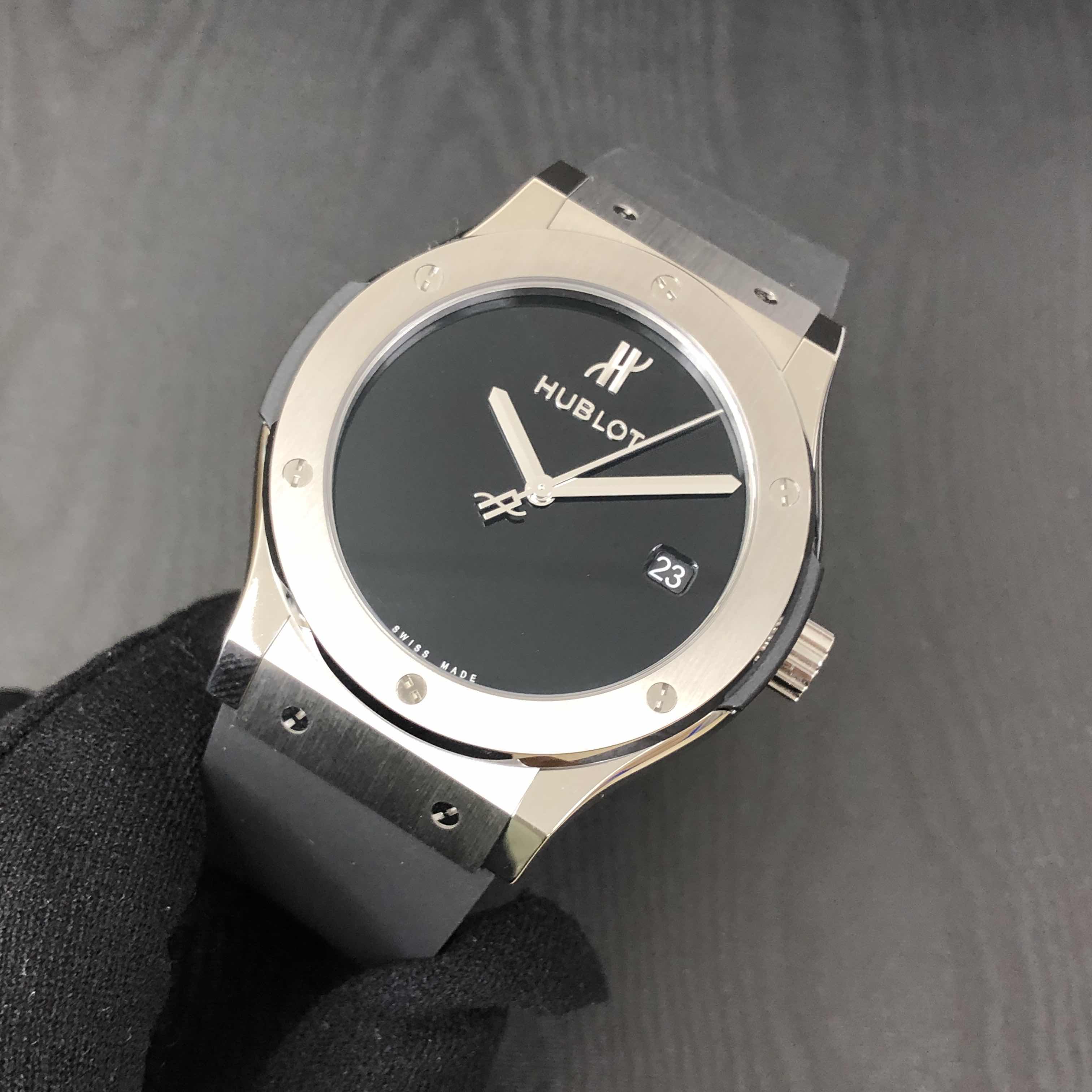 Hublot 511.NX.1270.RX.MDM40 CLASSIC FUSION Automatic Titanium