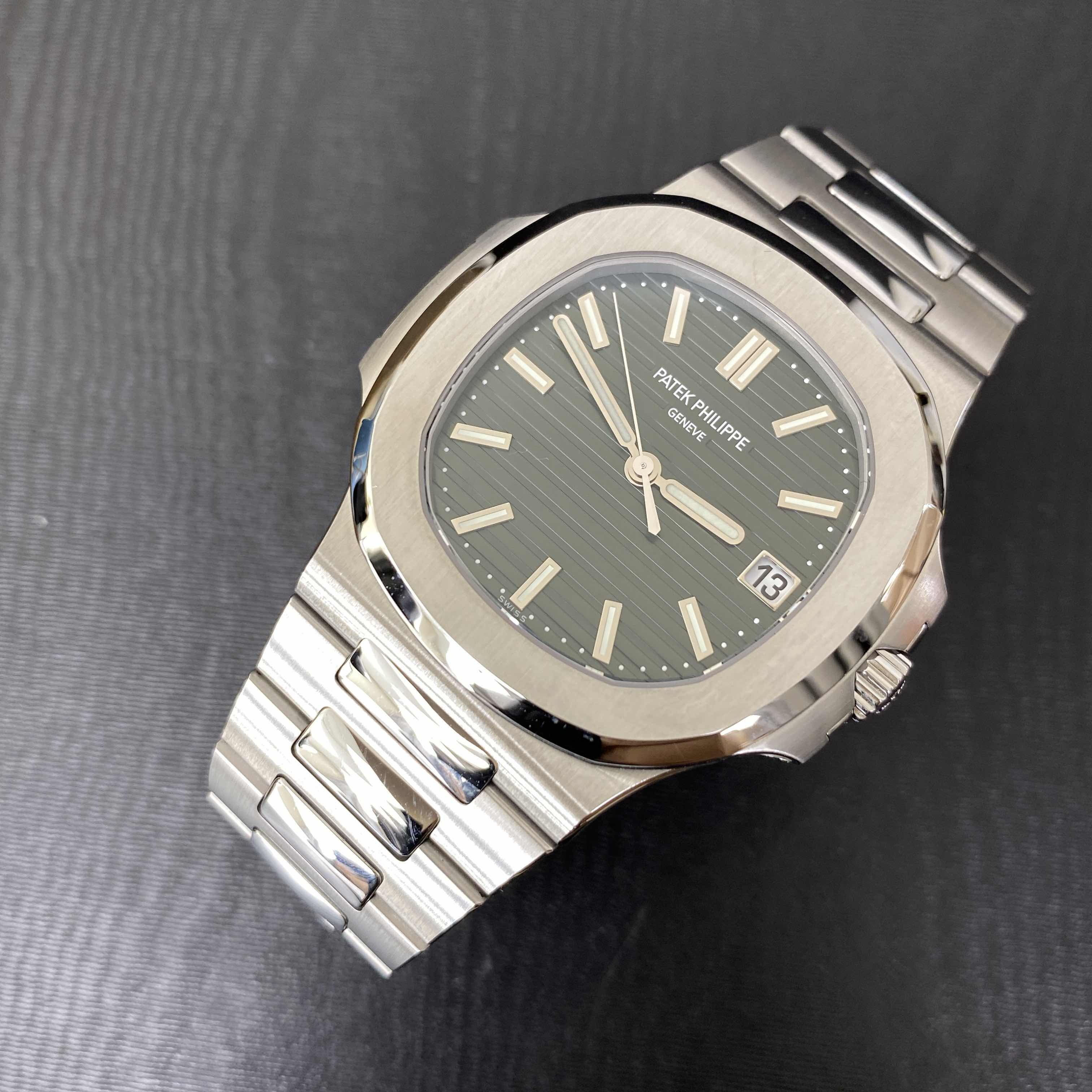 Patek Philippe 5711/1A-014 NAUTILUS Automatic Stainless Steel