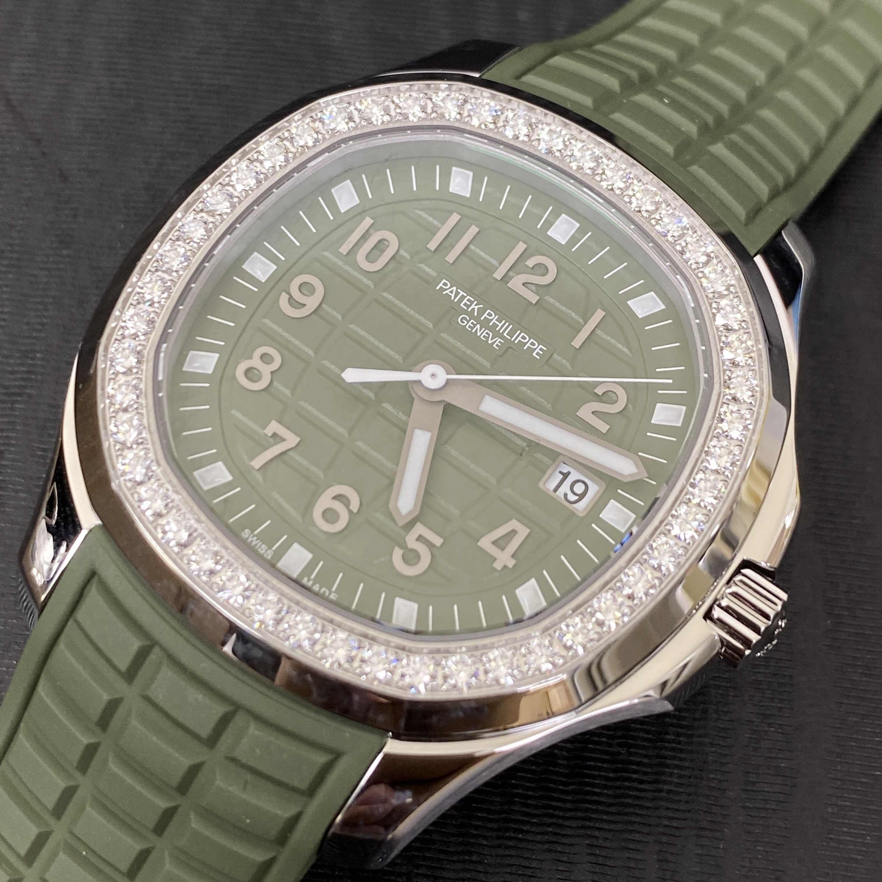 Patek Philippe 5267/200A-011 AQUANAUT Quartz Stainless Steel & Diamonds