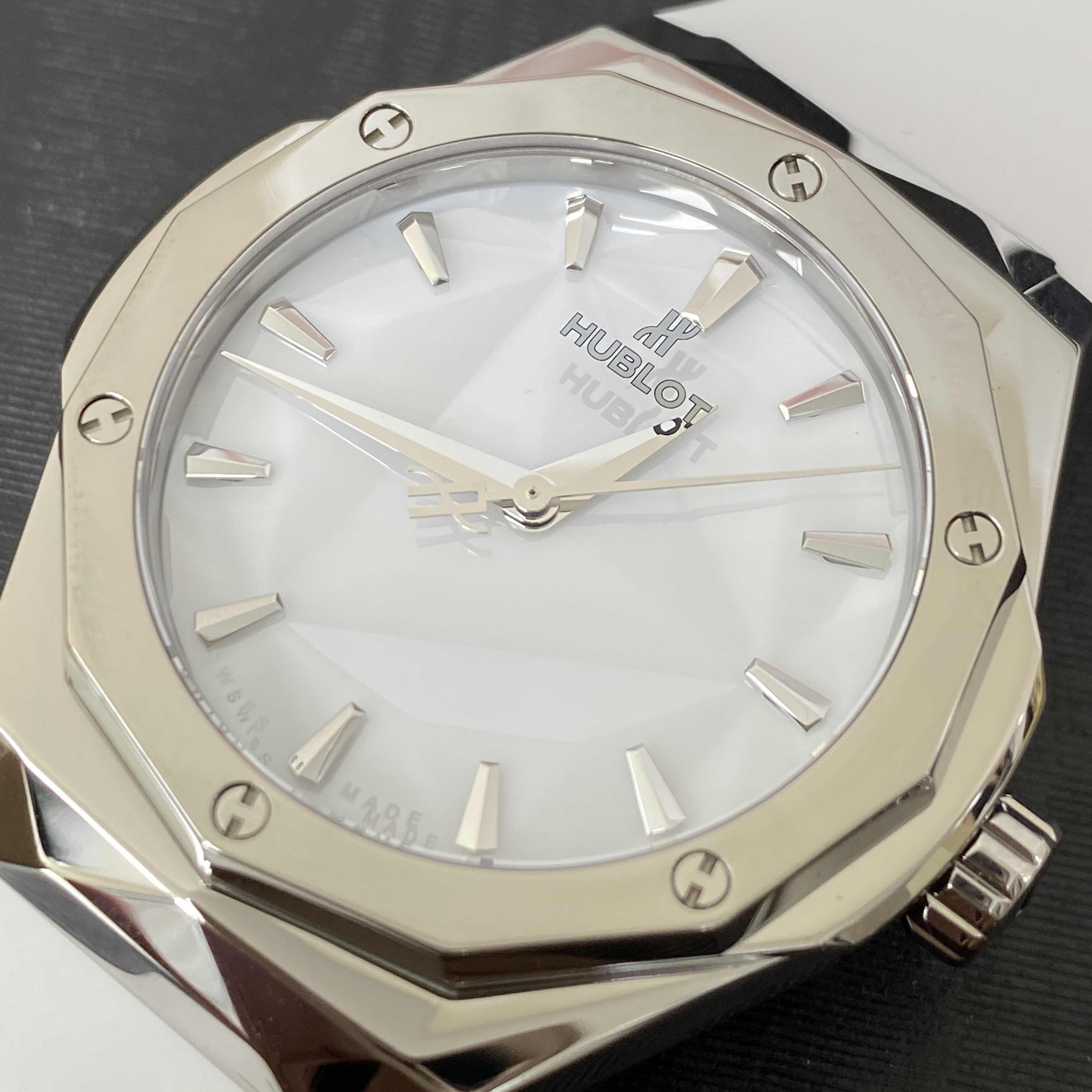 Hublot 550.NS.2200.RW.ORL20 CLASSIC FUSION Automatic Titanium