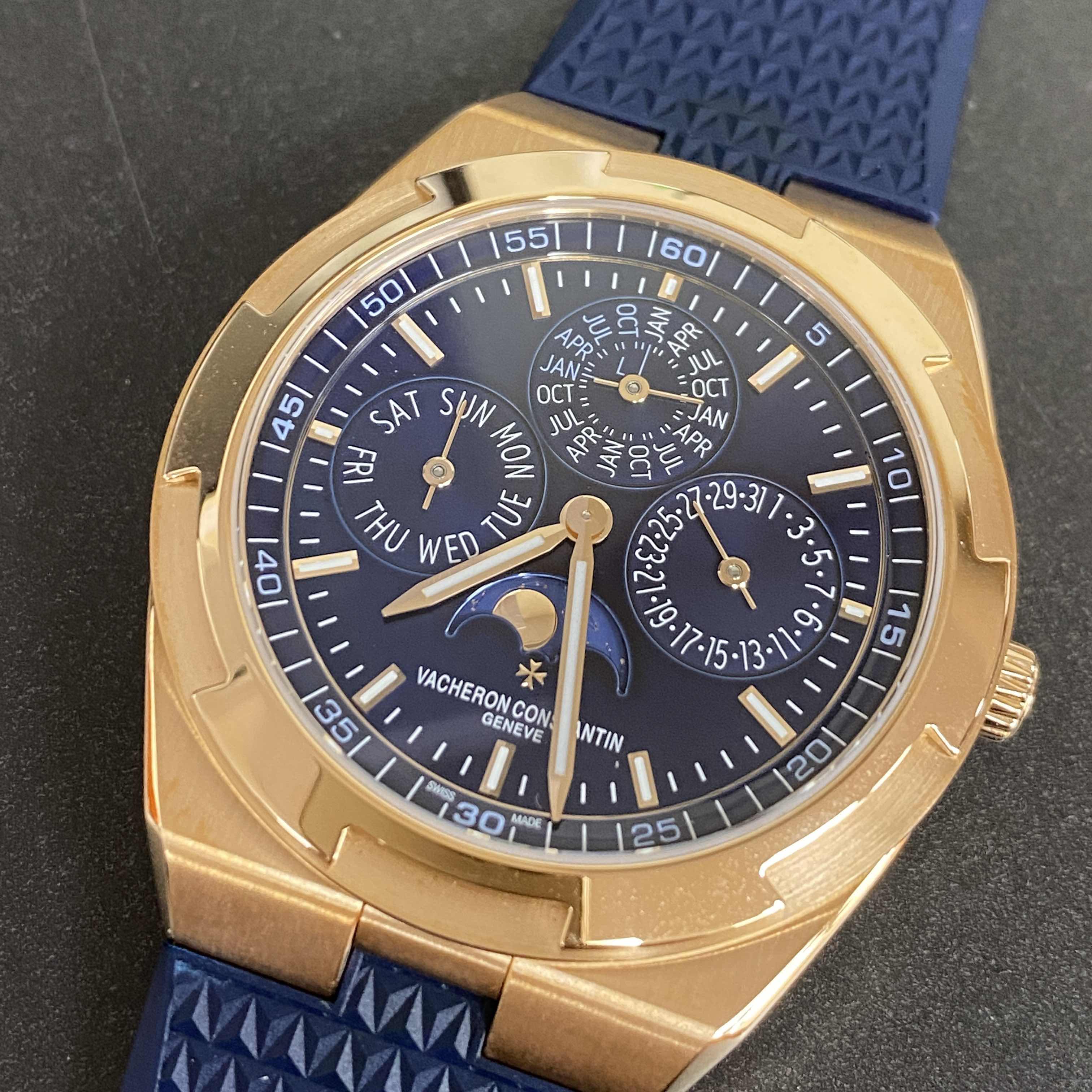 Vacheron Constantin 4300V/000R-B509 OVERSEAS Automatic 18kt Rose Gold
