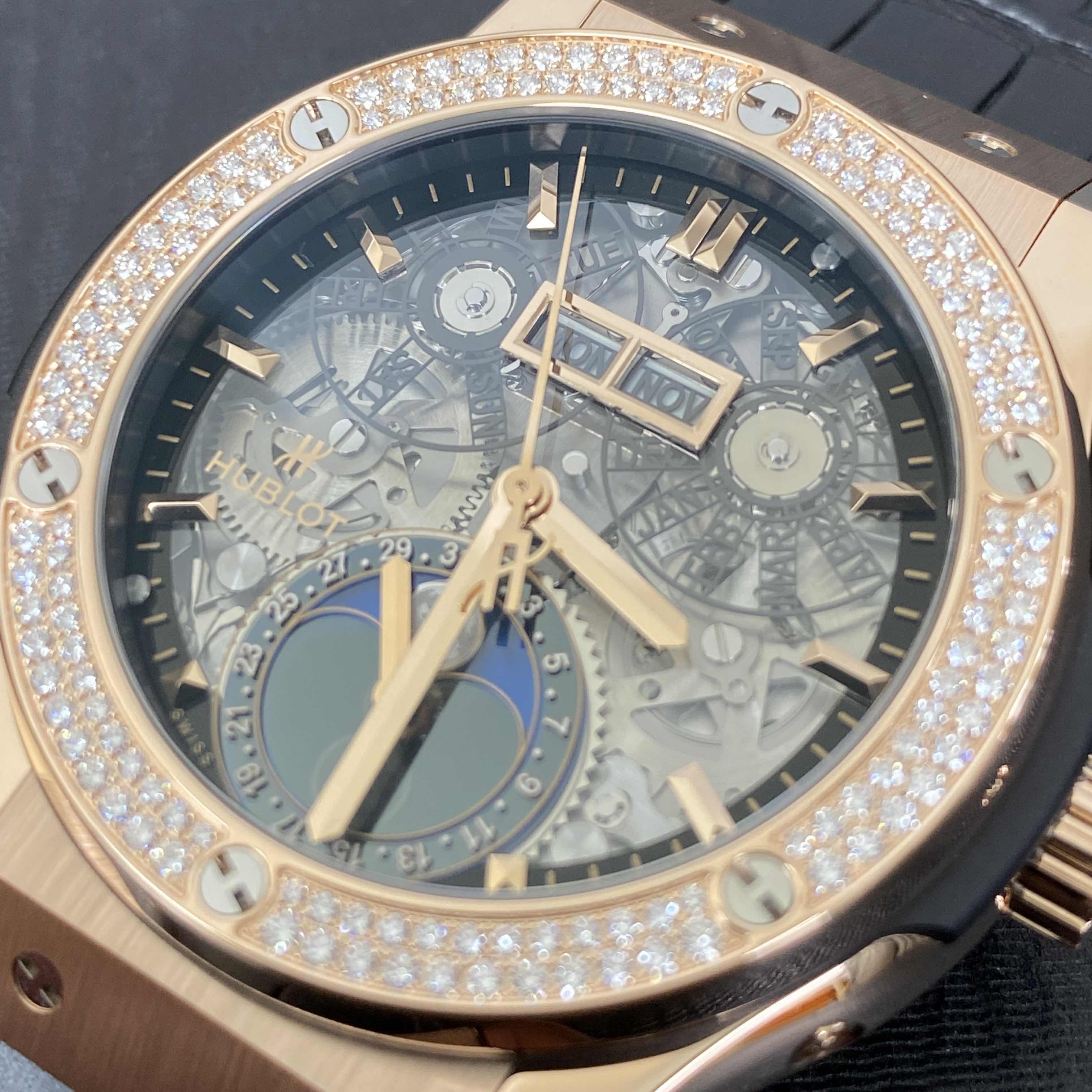 Hublot 547.OX.0180.LR.1104 CLASSIC FUSION Automatic 18kt Rose Gold & Diamonds