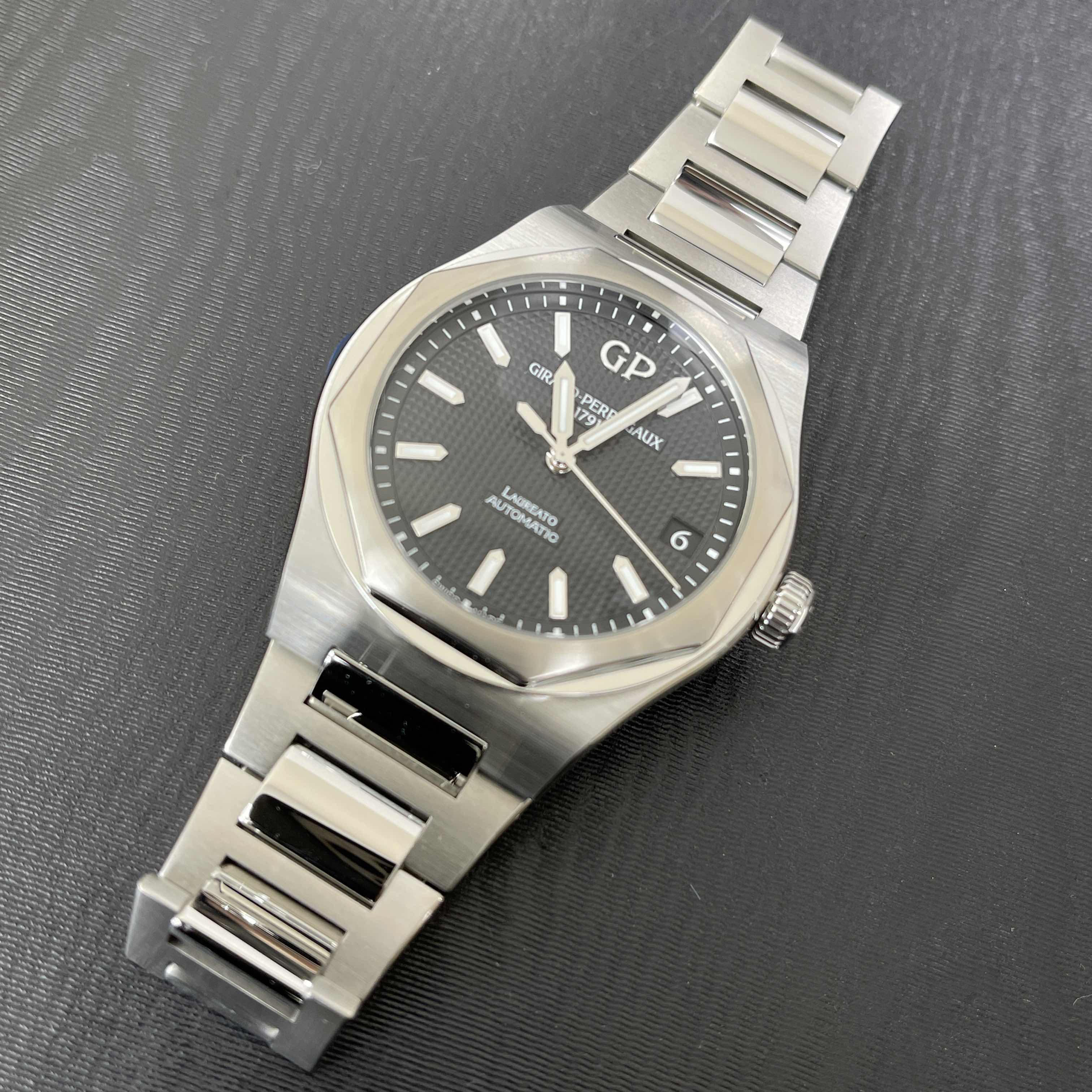 Girard Perregaux 81010-11-634-11A LAUREATO Automatic Stainless Steel