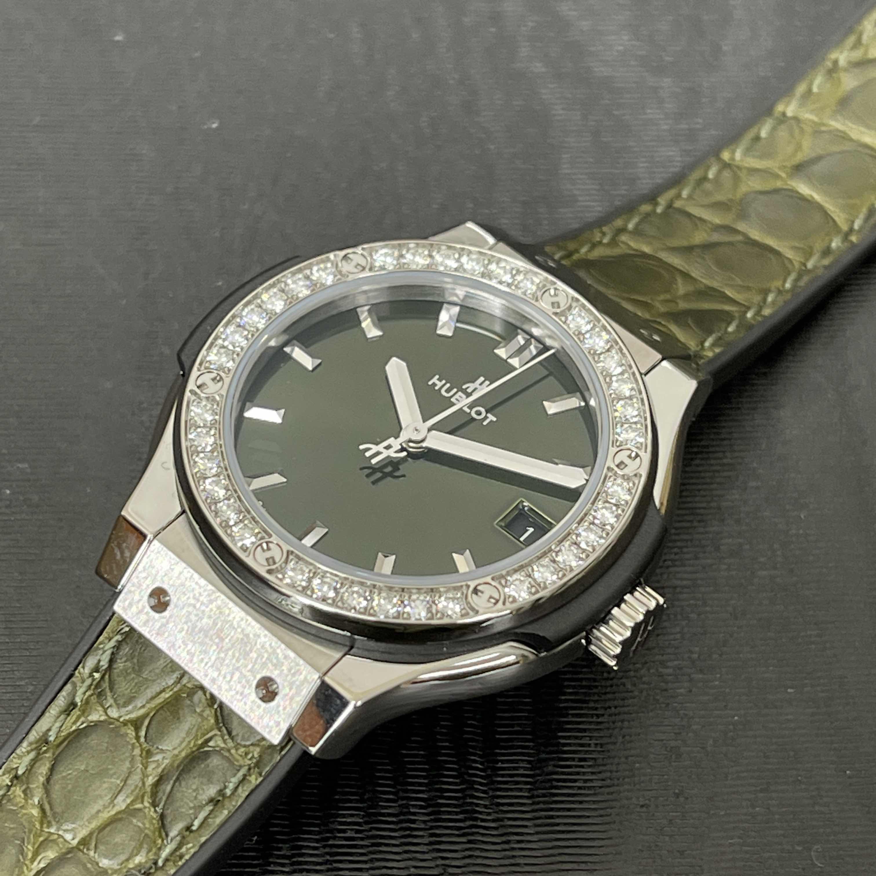 Hublot 581.NX.8970.LR.1104 CLASSIC FUSION Quartz Titanium & Diamond