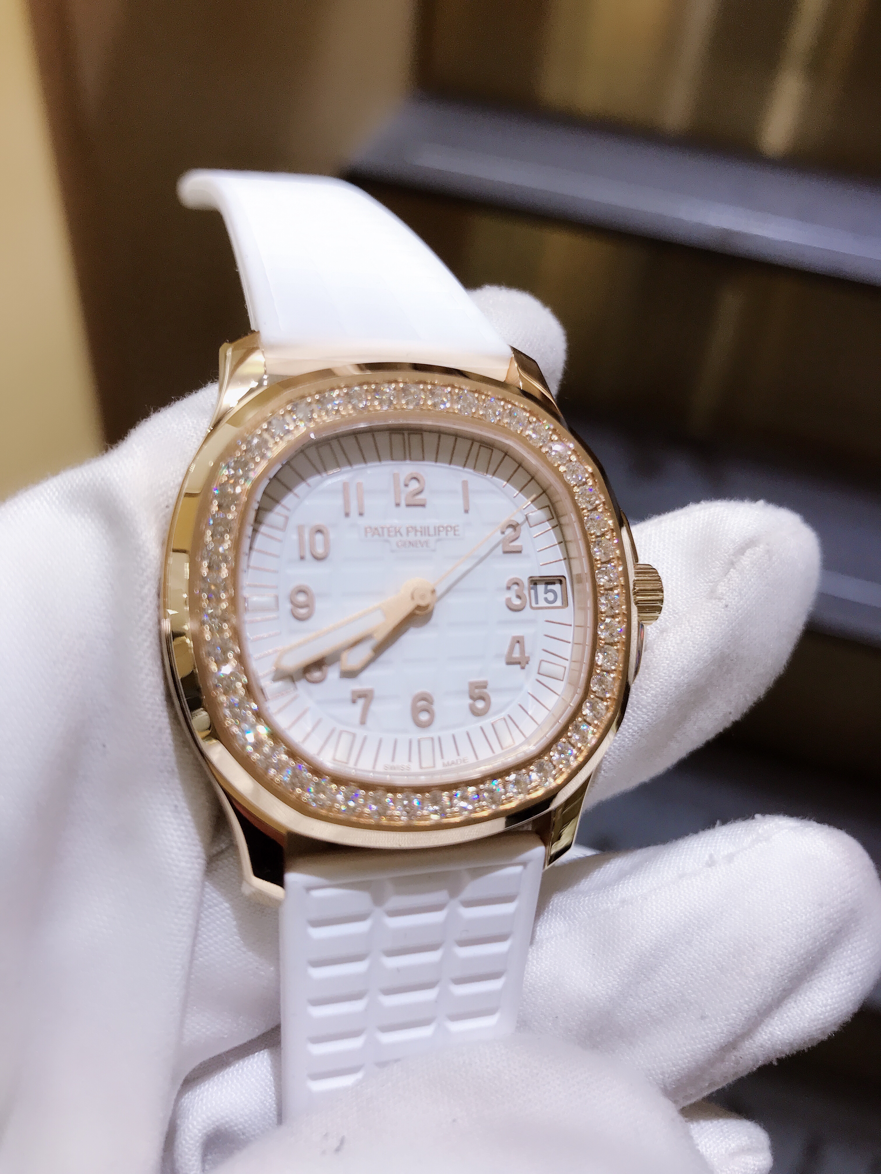 Patek Philippe 5068R-010 AQUANAUT Automatic 18kt Rose Gold & Diamonds