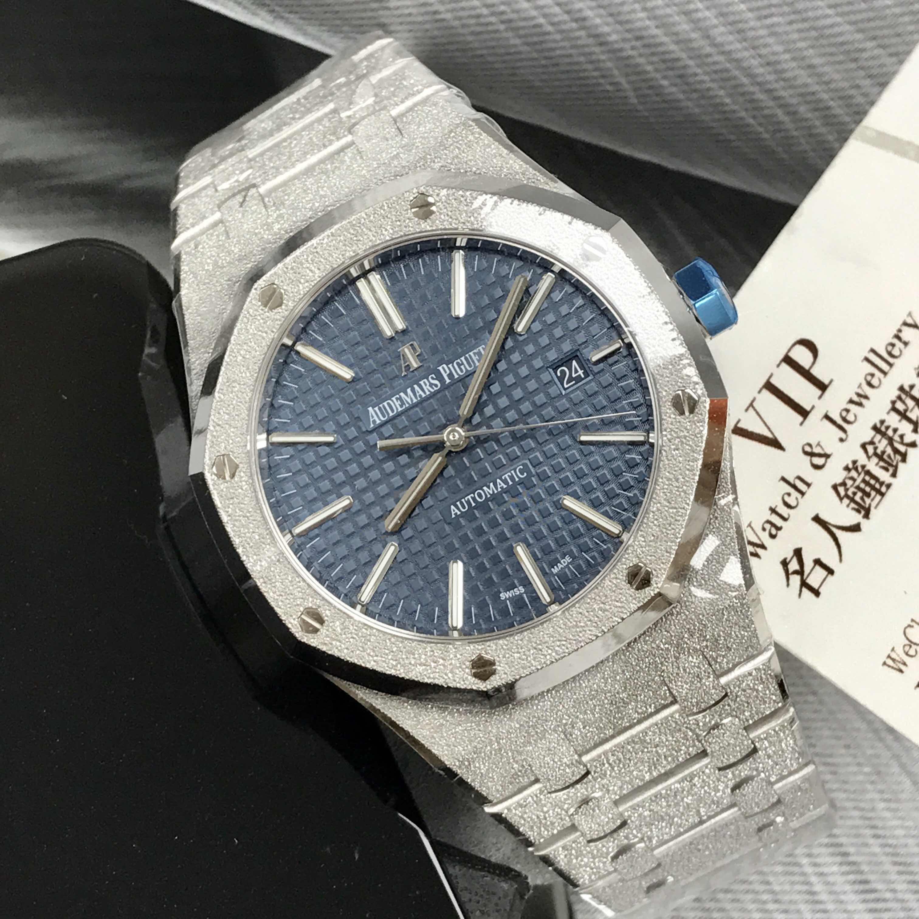 Audemars Piguet 15410BC.GG.1224BC.01 ROYAL OAK Automatic 18kt White Gold