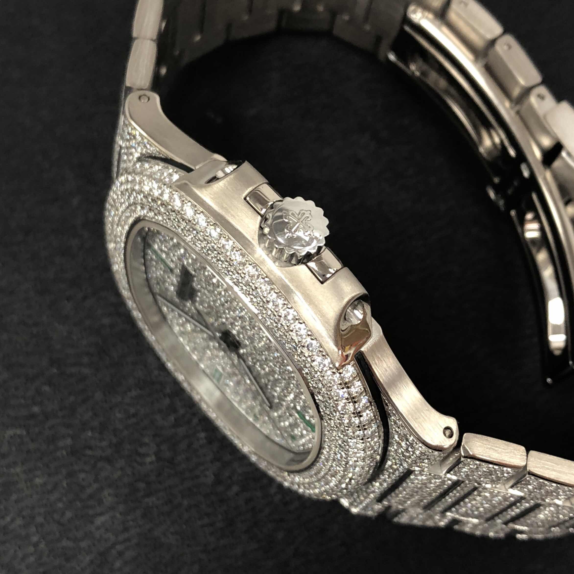 Patek Philippe 5719/1G-010 NAUTILUS Automatic 18kt White Gold & Diamond