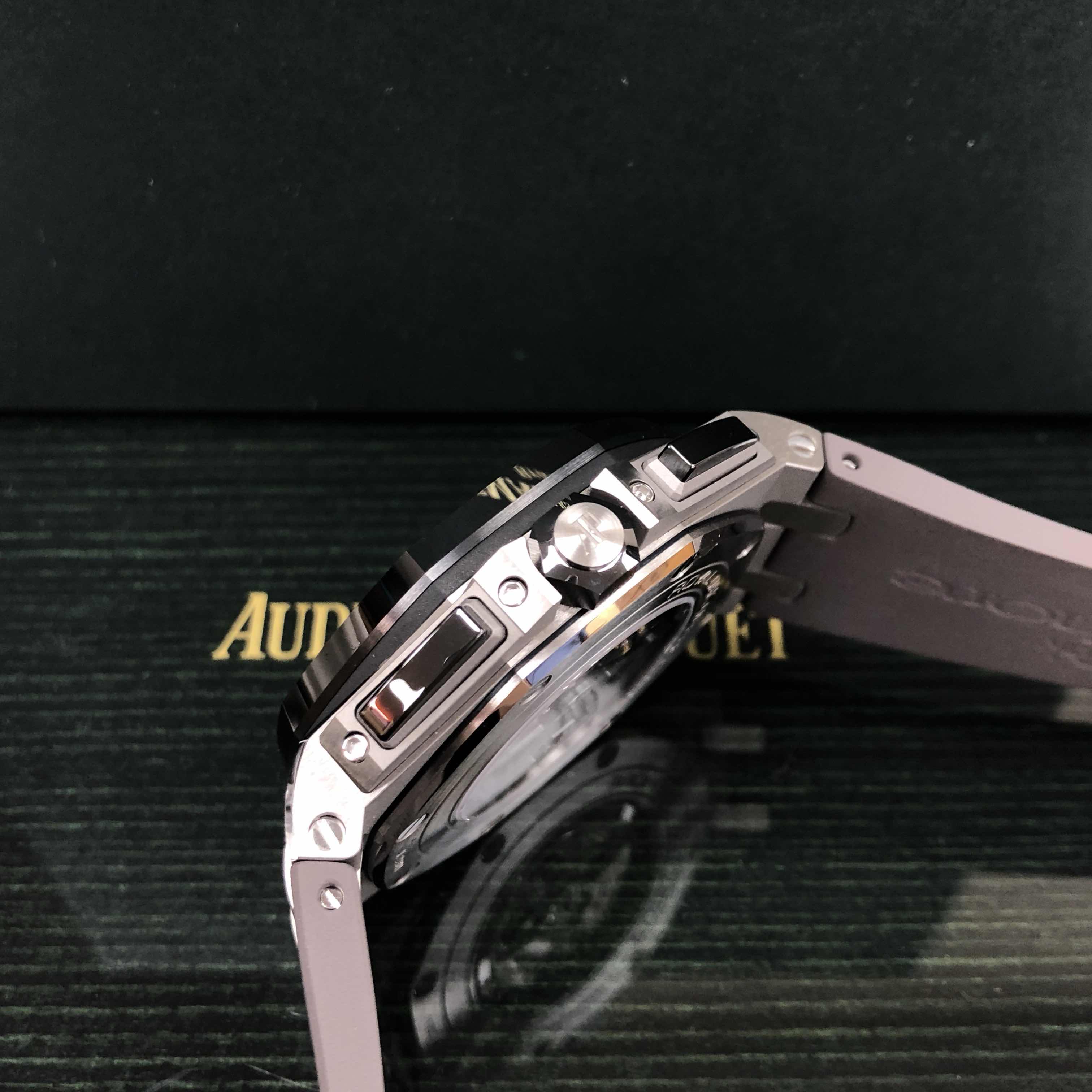 Audemars Piguet 26400IO.OO.A004CA.01 ROYAL OAK OFFSHORE Automatic Titanium