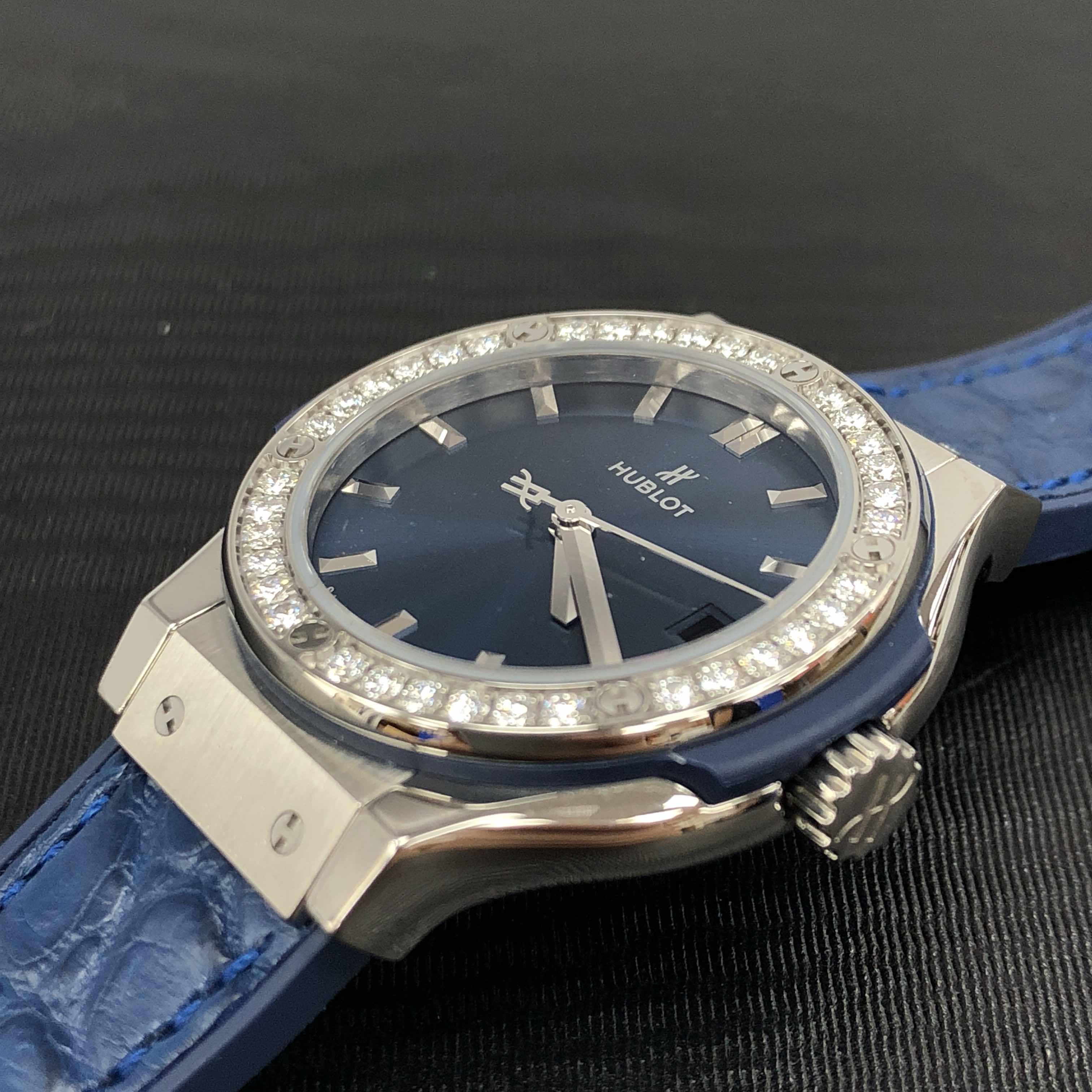 Hublot 581.NX.7170.LR.1204 CLASSIC FUSION Quartz Stainless Steel