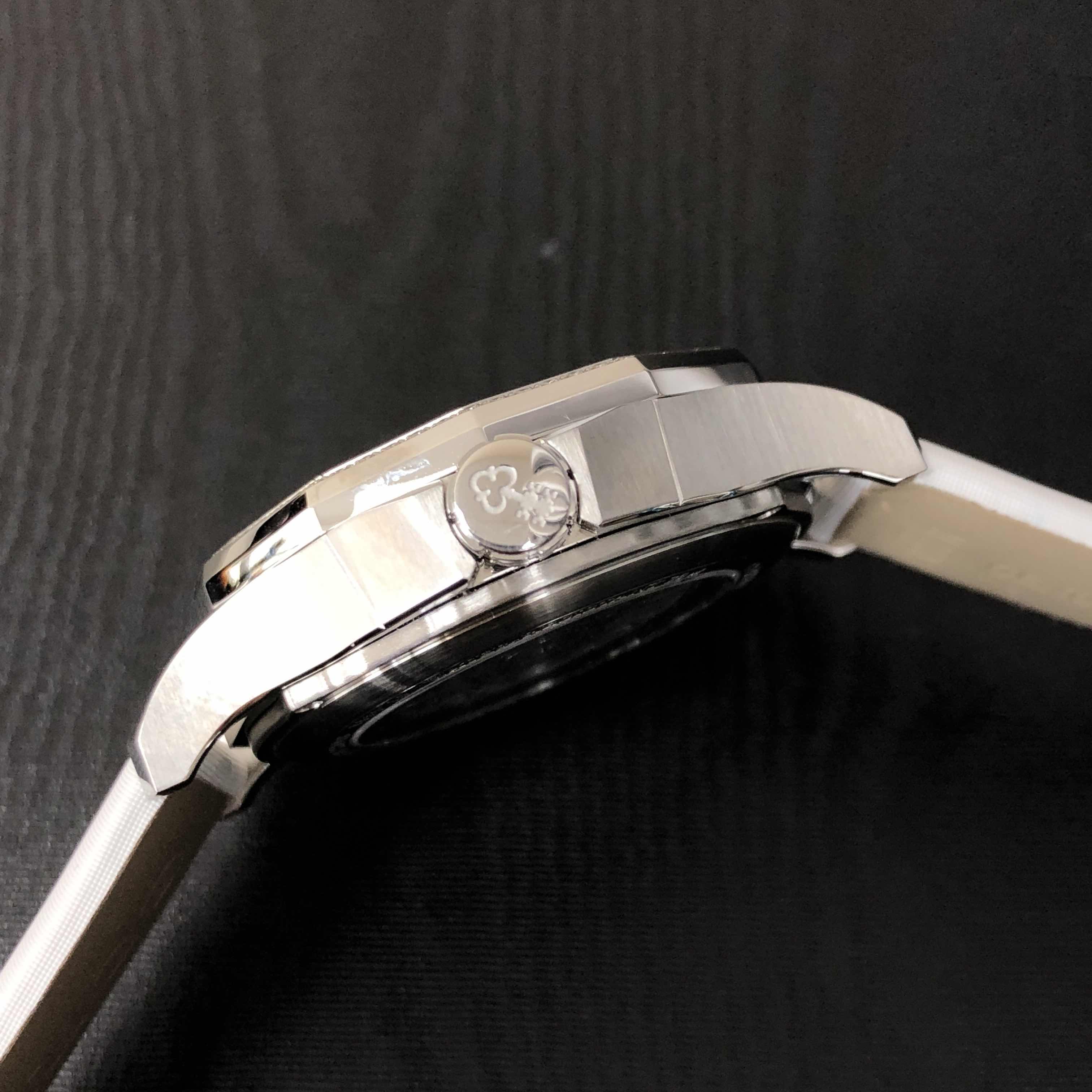 Corum 384.101.47/0F49 AA01 ADMIRALS CUP Automatic 18kt White Gold & Diamond