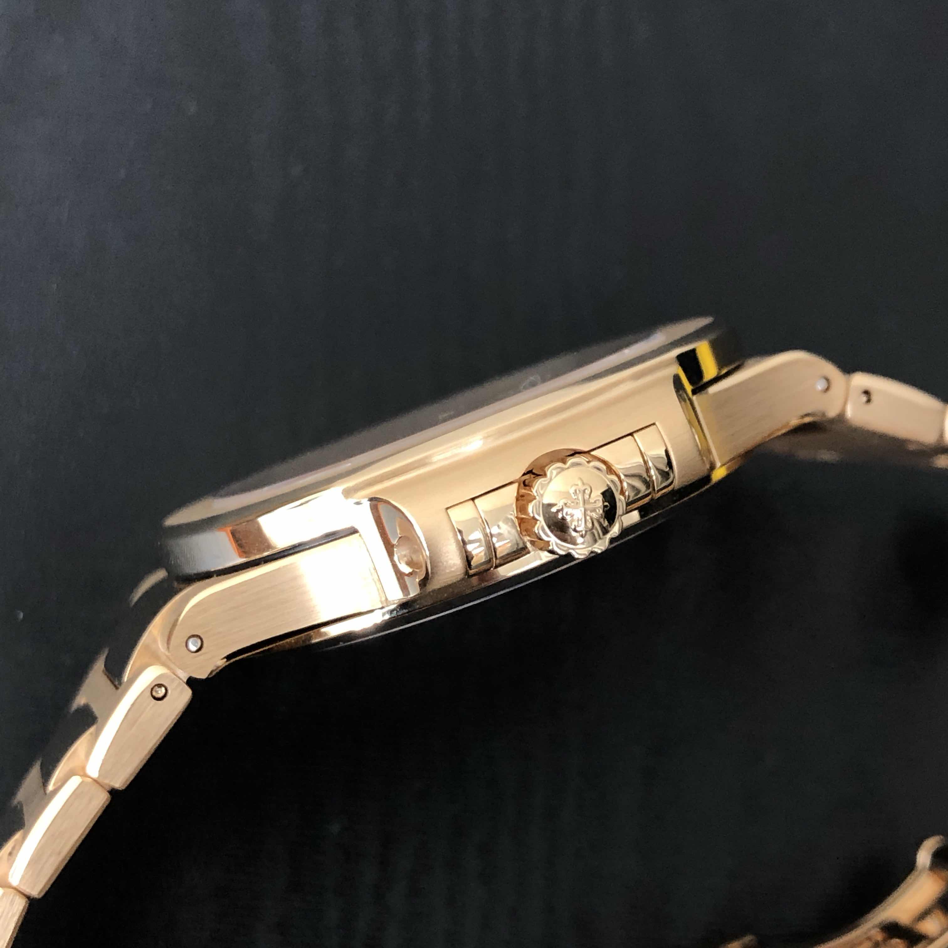 Patek Philippe 7118/1R-010 NAUTILUS Automatic 18kt Rose Gold